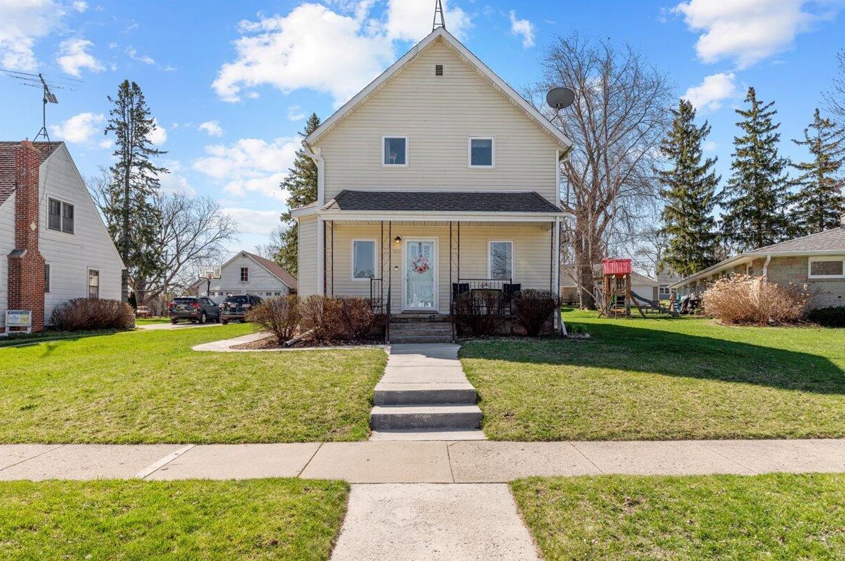 221 North Ave, Kewaskum, WI 53040