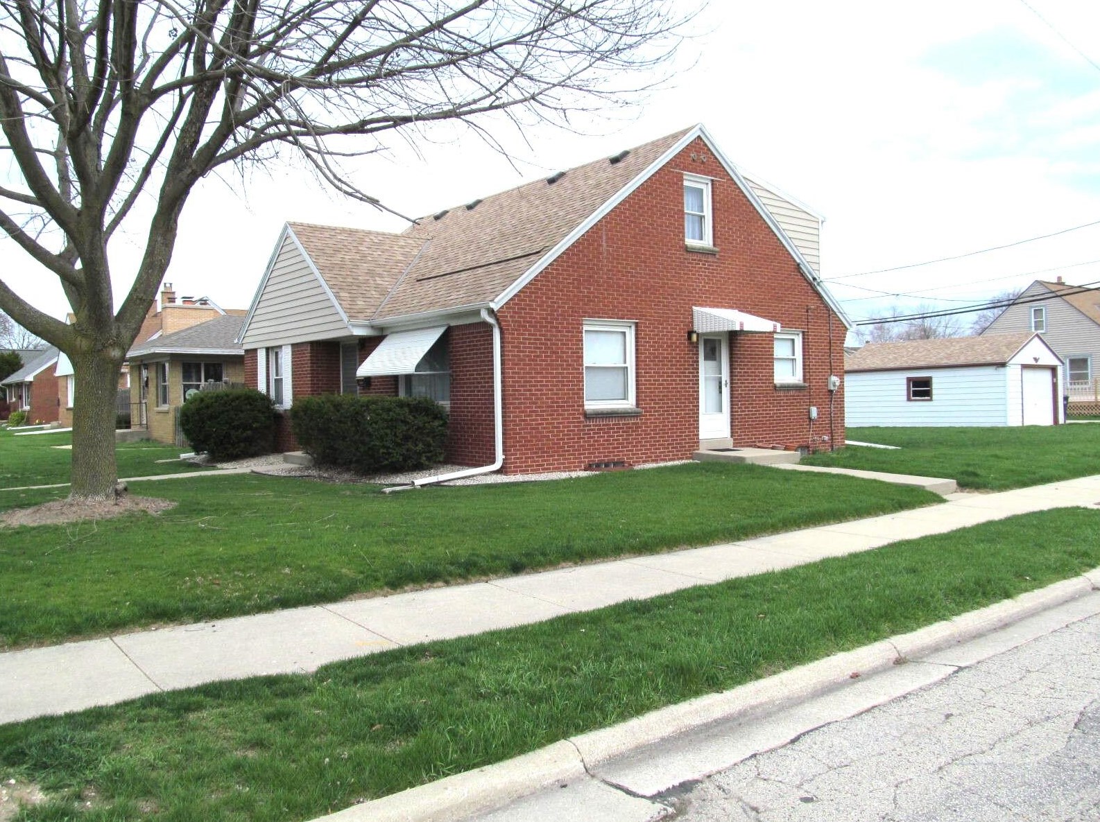 2915 15th Ave, South Milwaukee, WI 53172