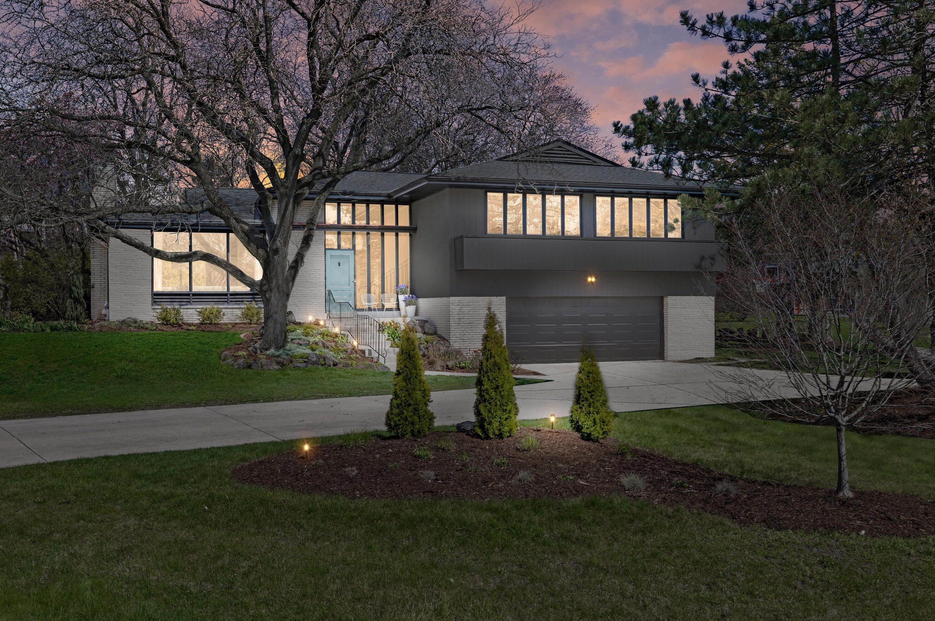 100 W Bergen Dr, Milwaukee, WI 53217