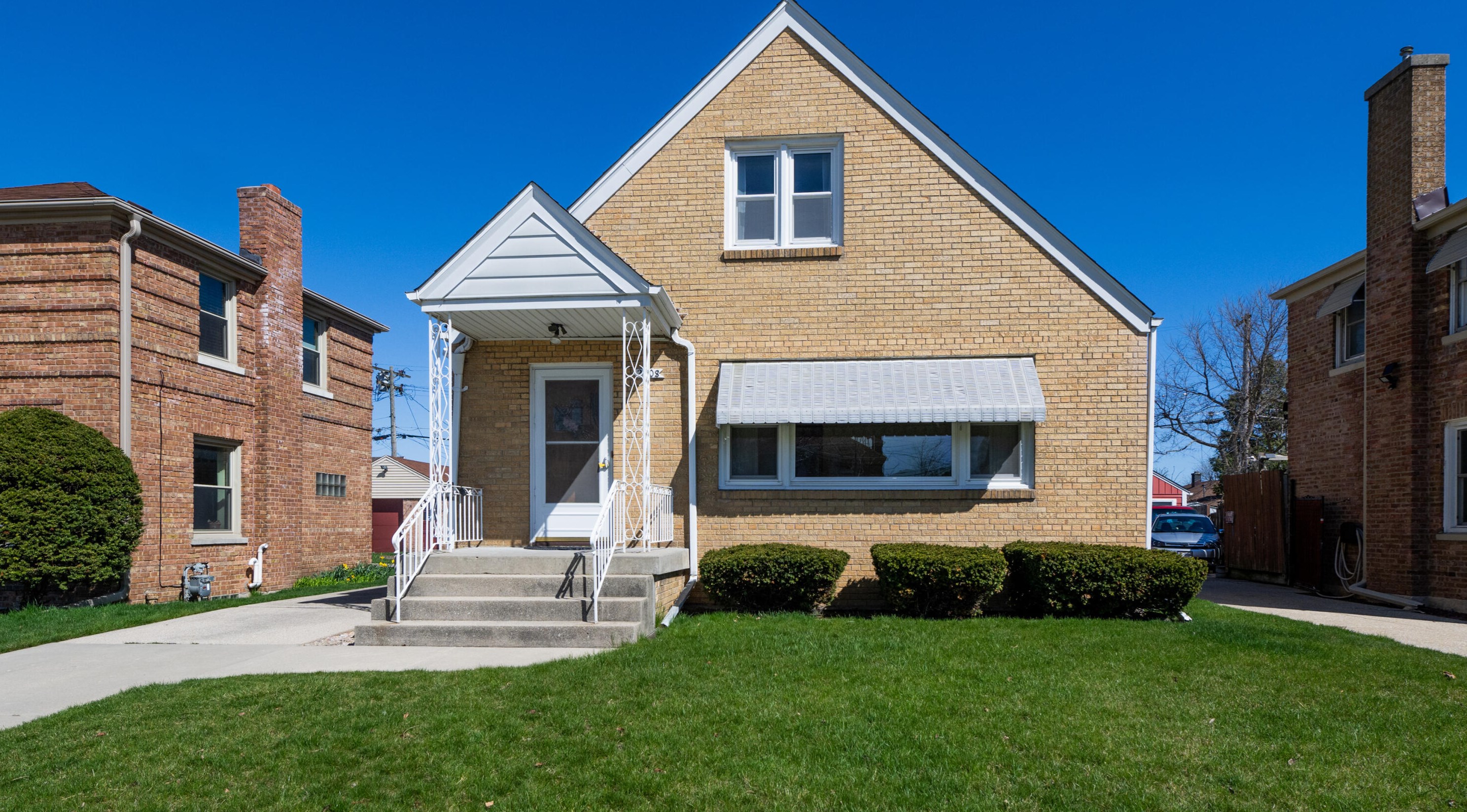 2408 Mitchell St, Racine, WI 53403-3016