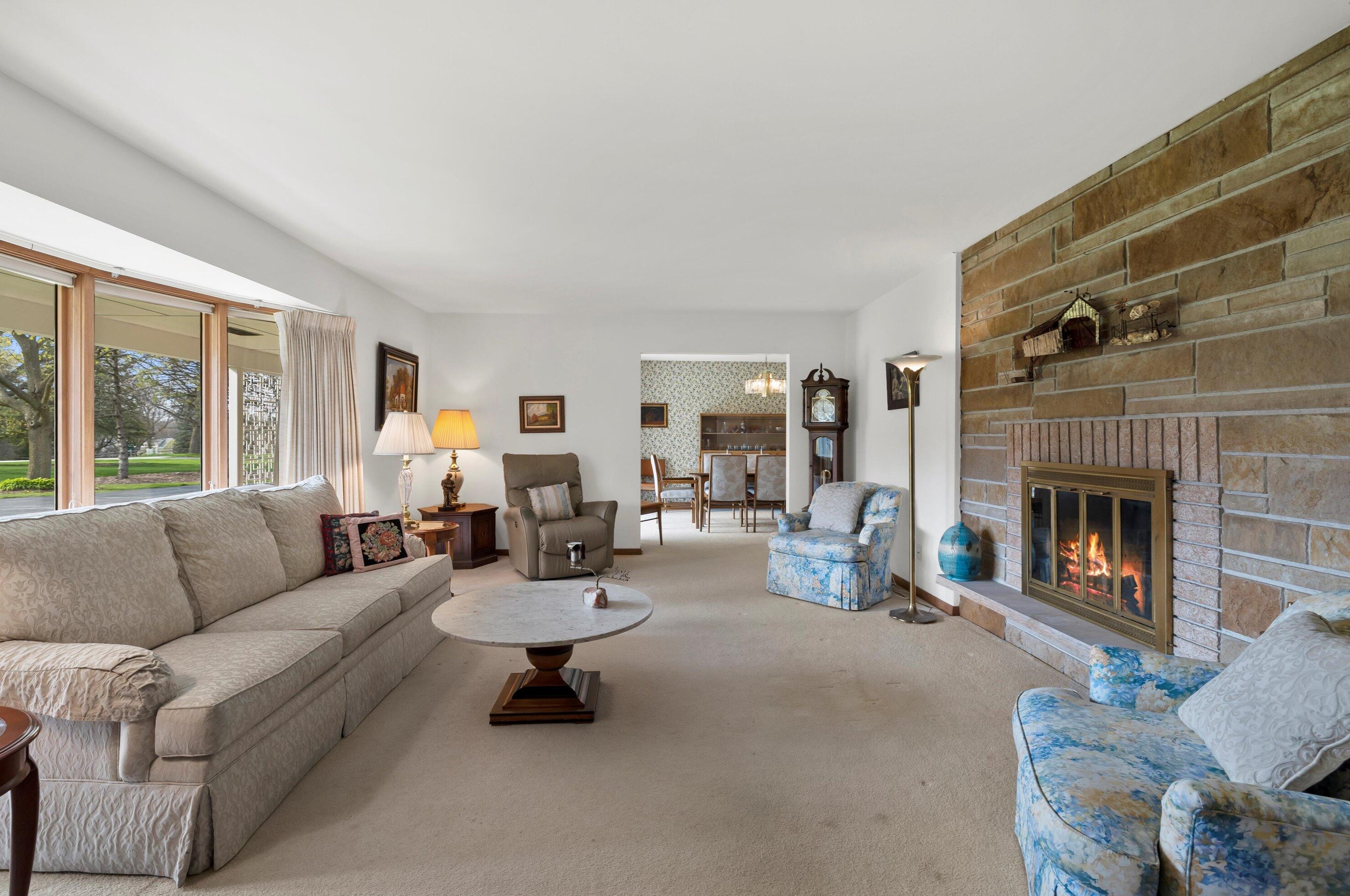 7300 S 92nd St, Hales Corners, WI 53132