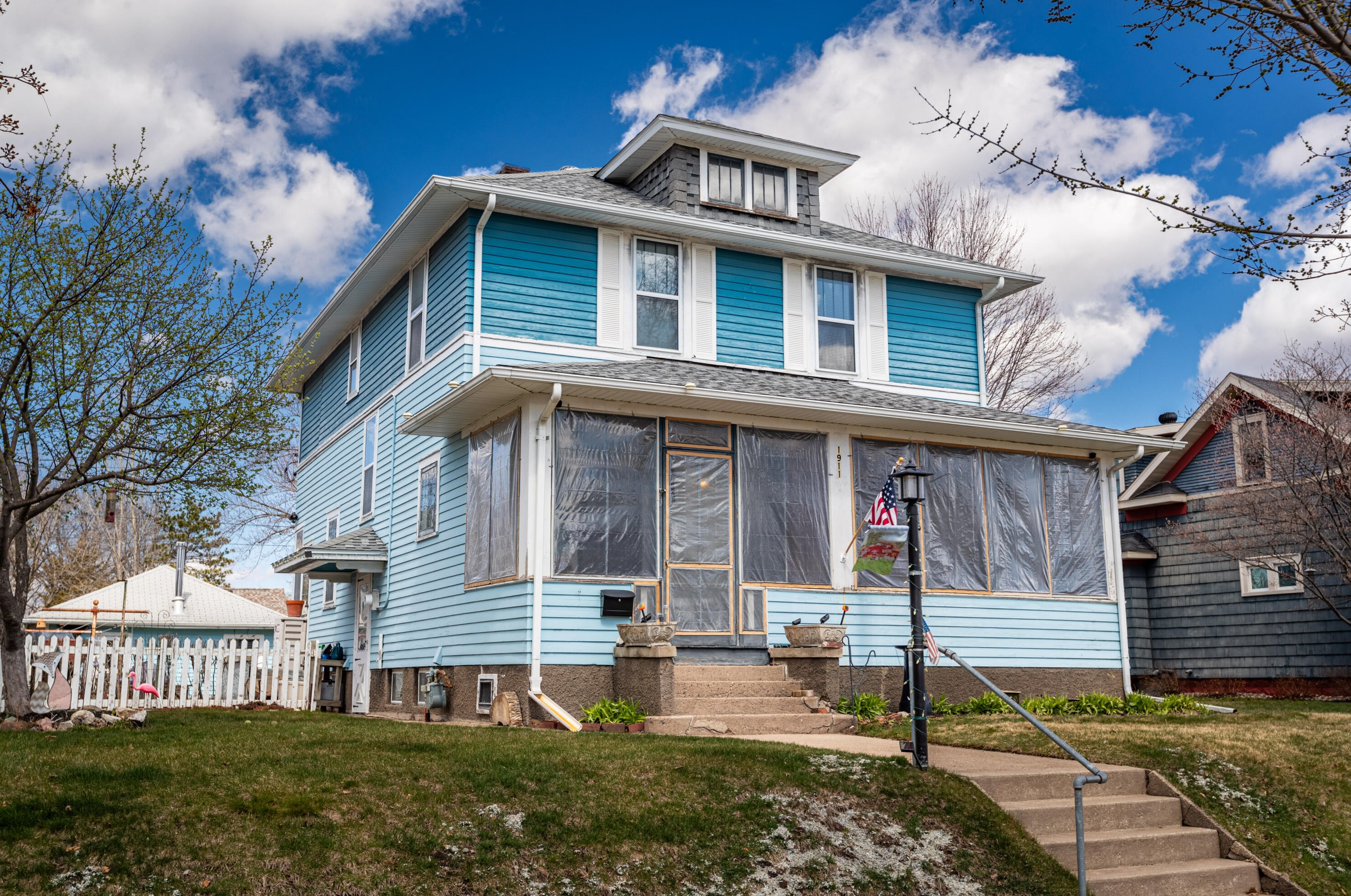 1911 Adams St, La Crosse, WI 54601-5844