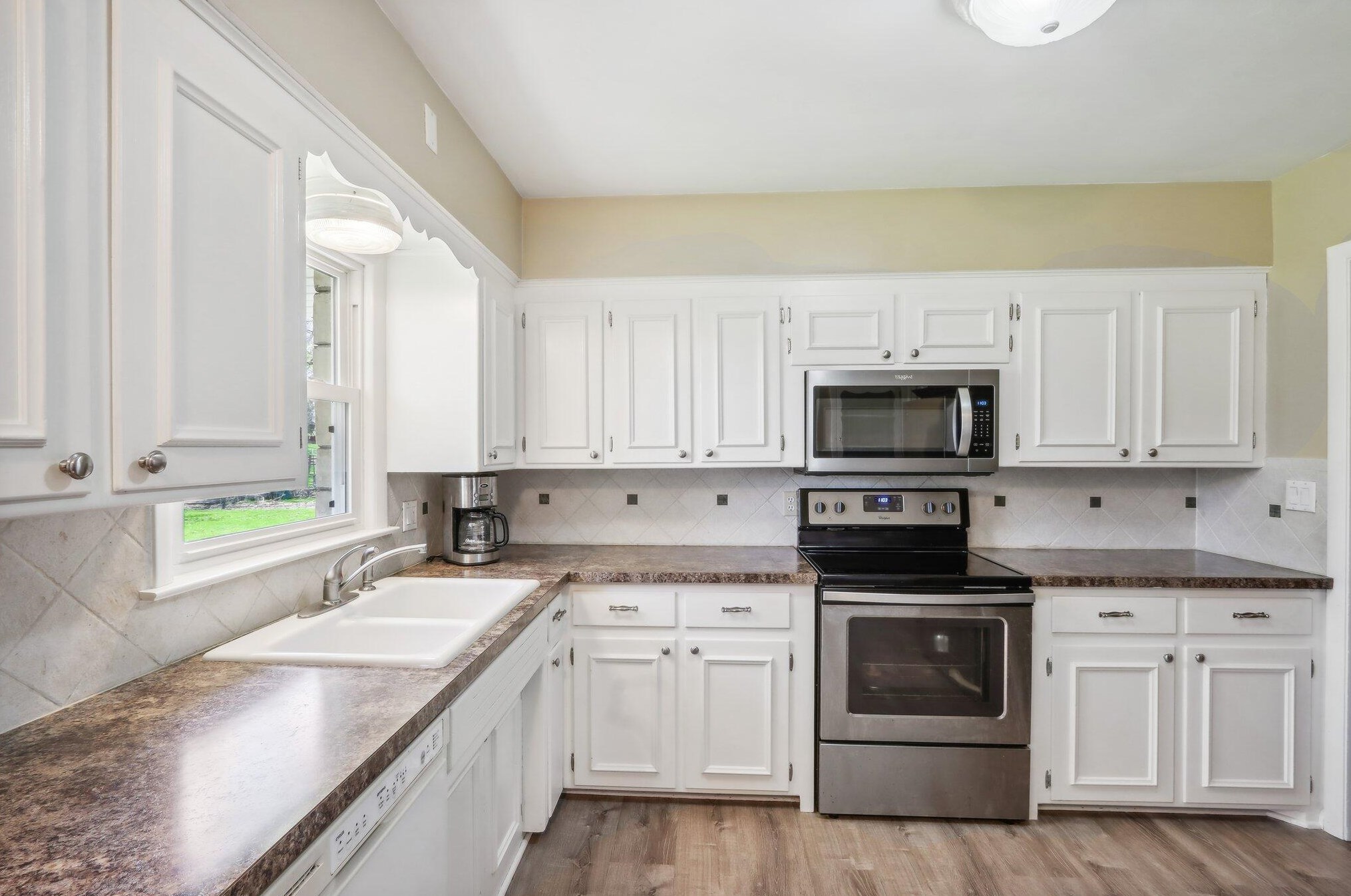 3070 Brookfield Rd, Brookfield, WI 53045-3323