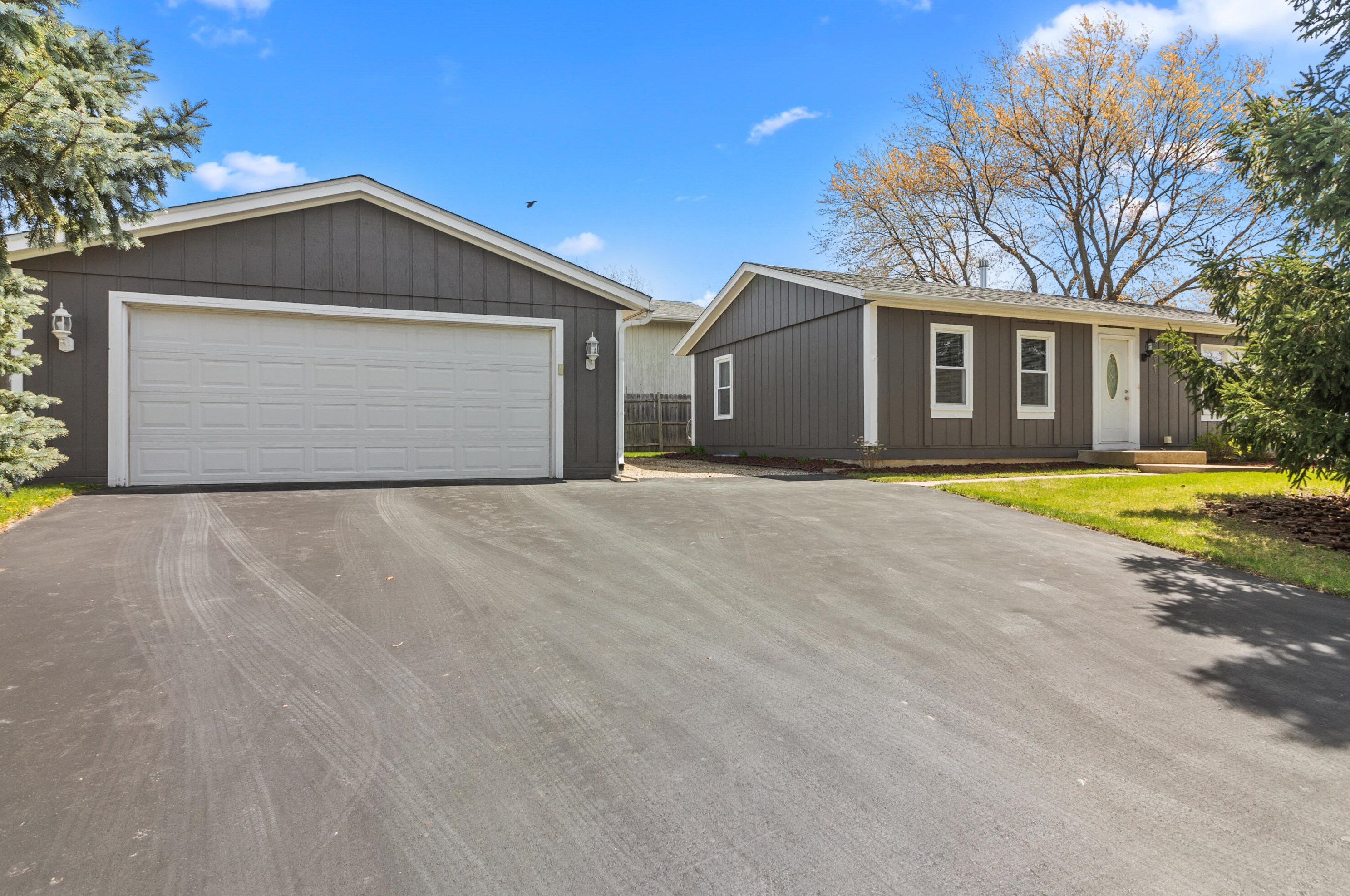 12567 Timber Ridge Dr, Kenosha, WI 53158-3642