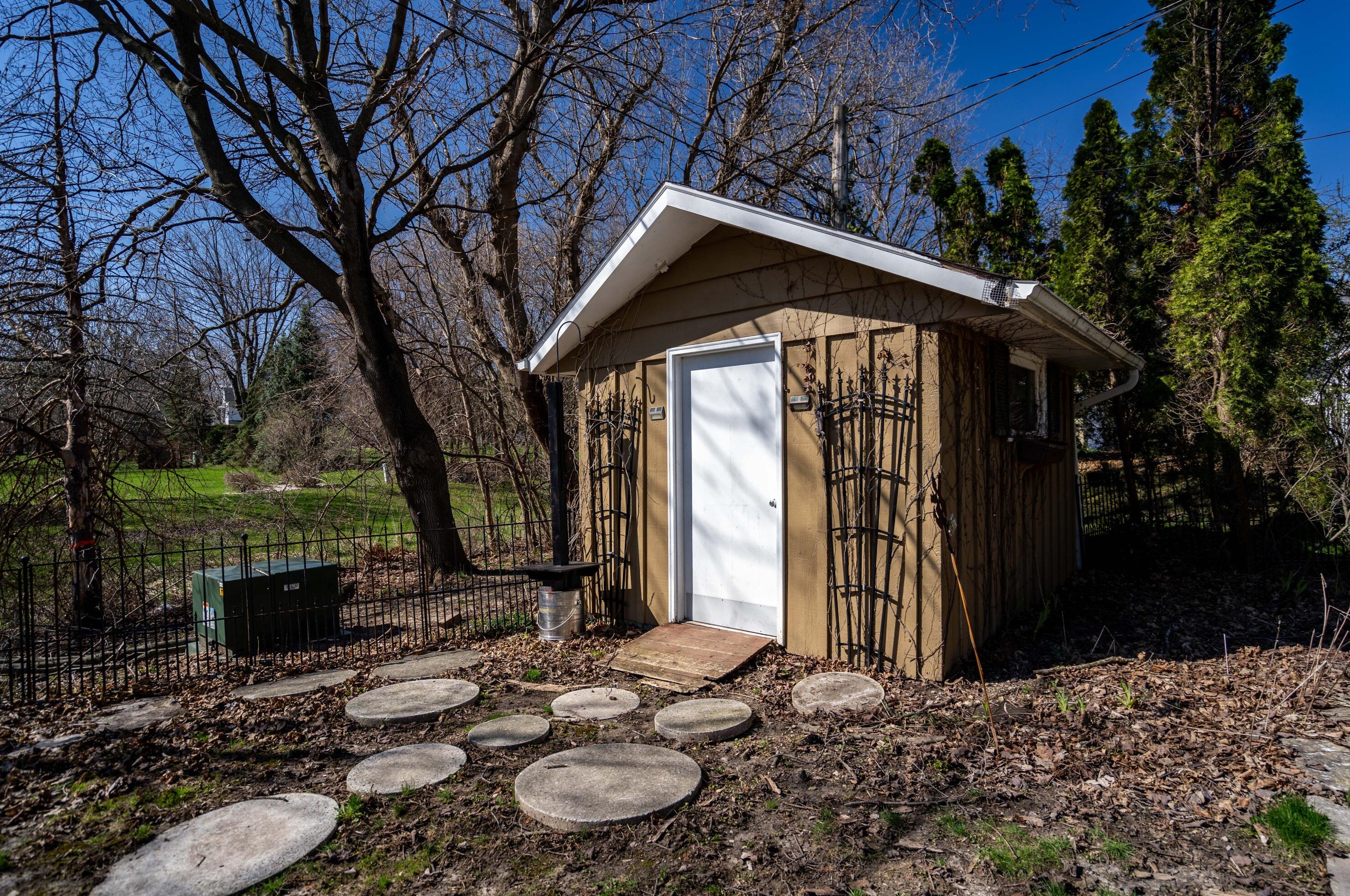 11907 Ohio Ave, Milwaukee WI 53207-2859 exterior