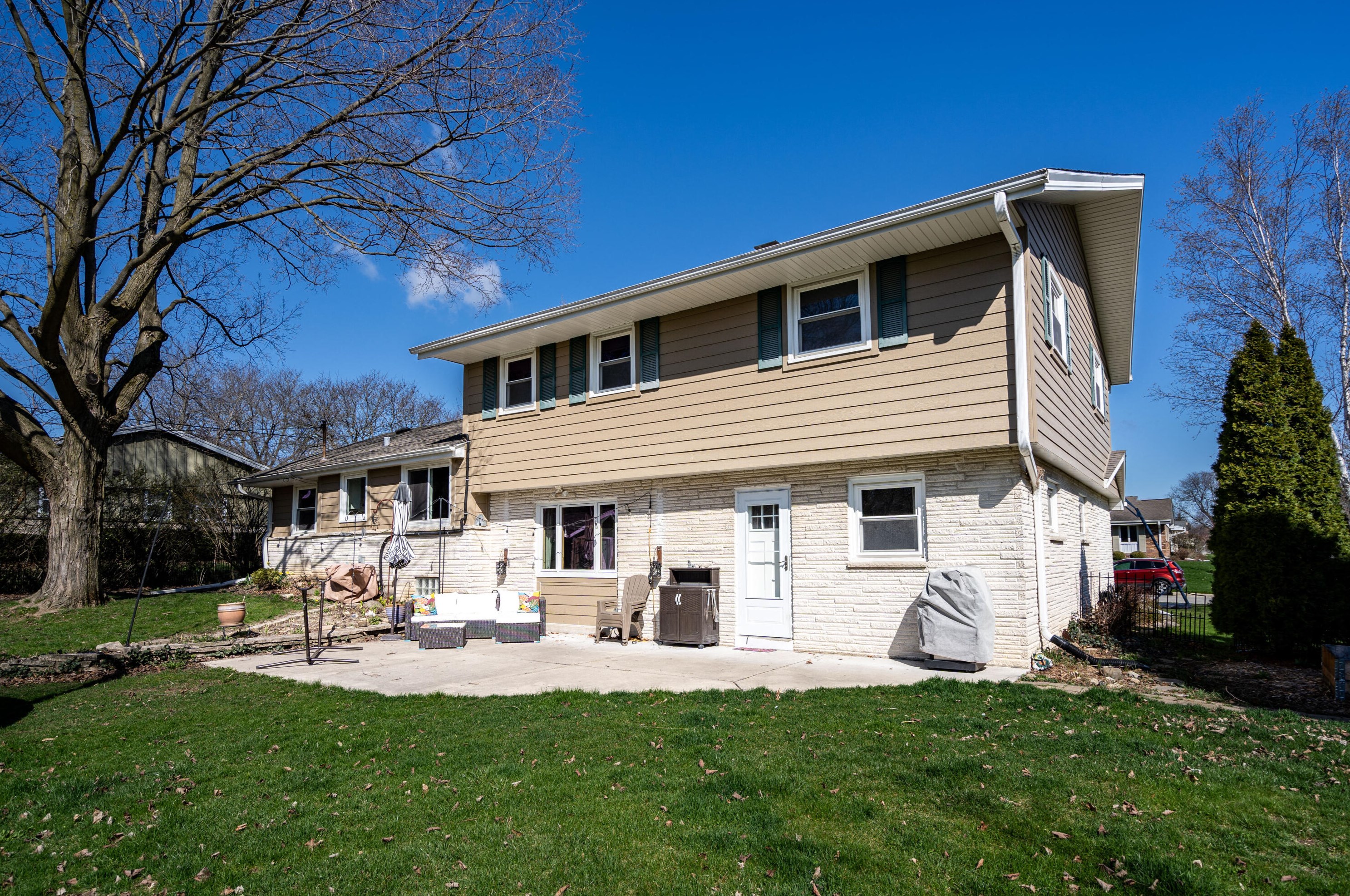 11907 Ohio Ave, Milwaukee WI 53207-2859 exterior