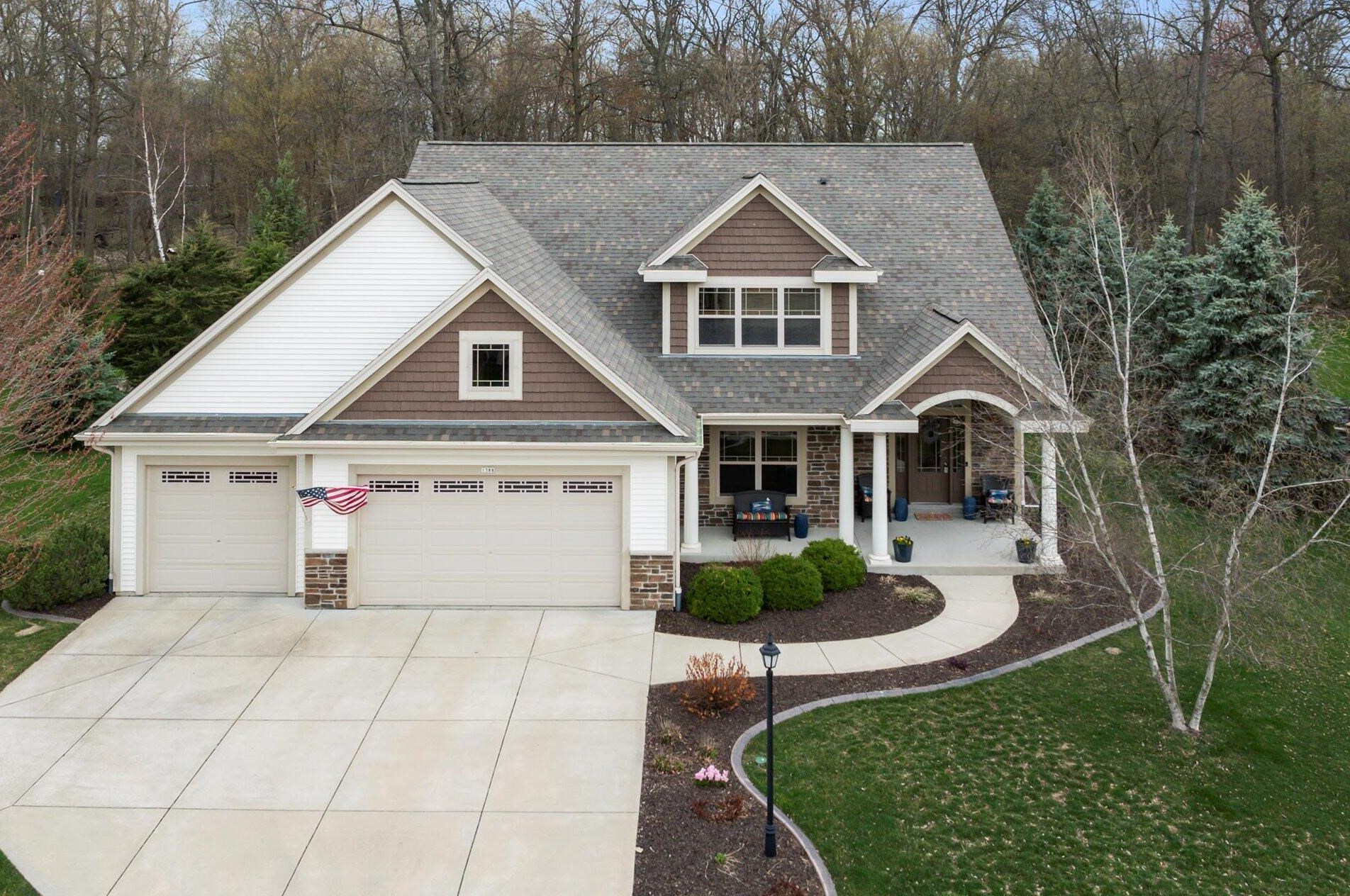 1388 Mamerow Ln, Oconomowoc, WI 53066-6901