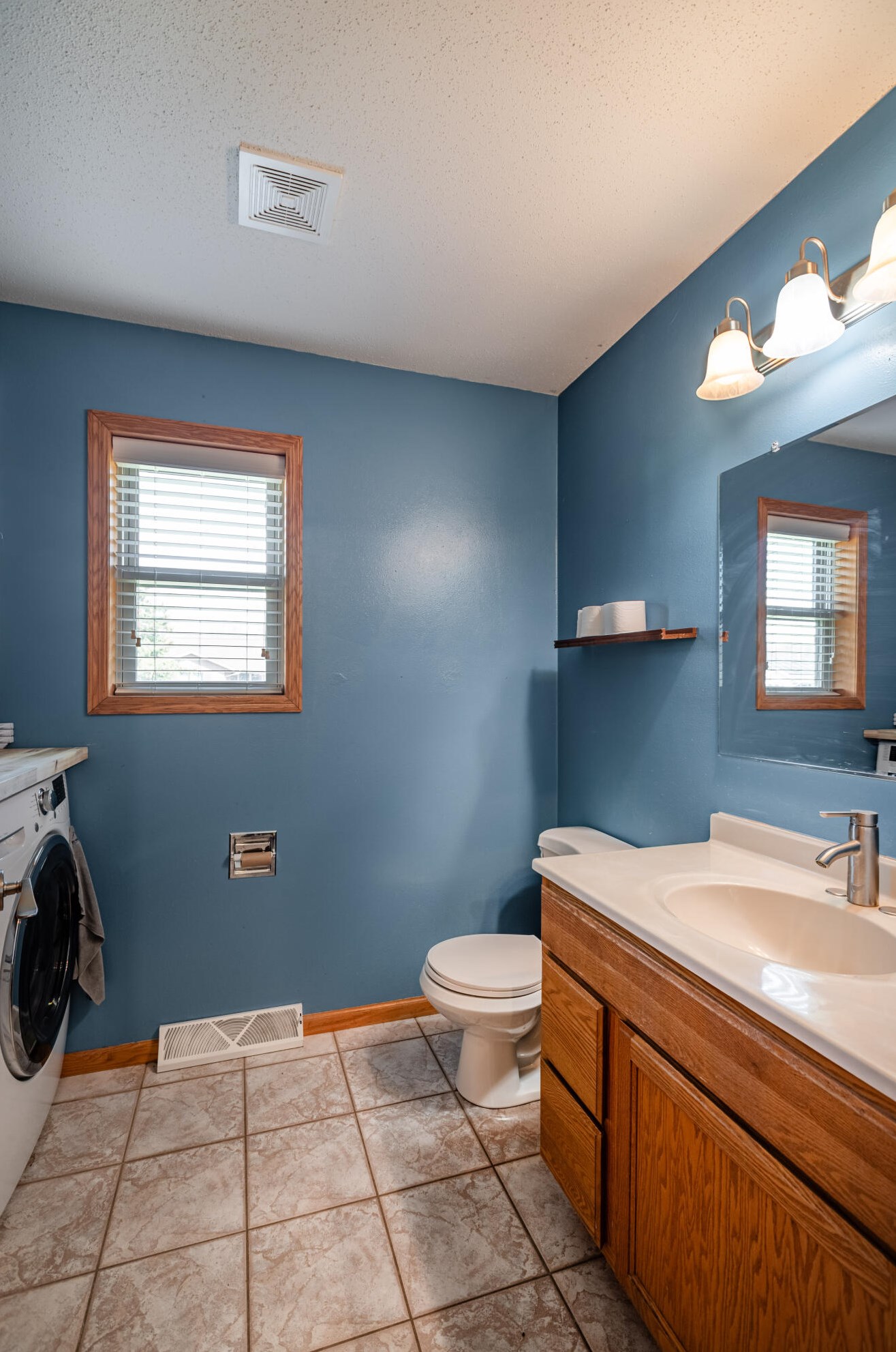 319 Kenneda St, Holmen, WI 54636-8808