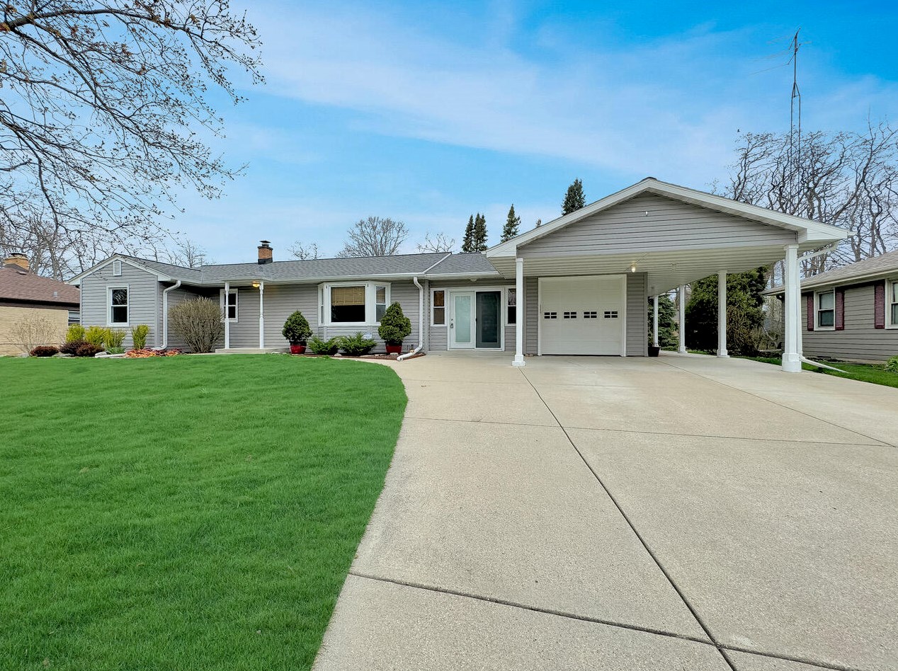 3824 Maryland Ave, Racine, WI 53405-4736