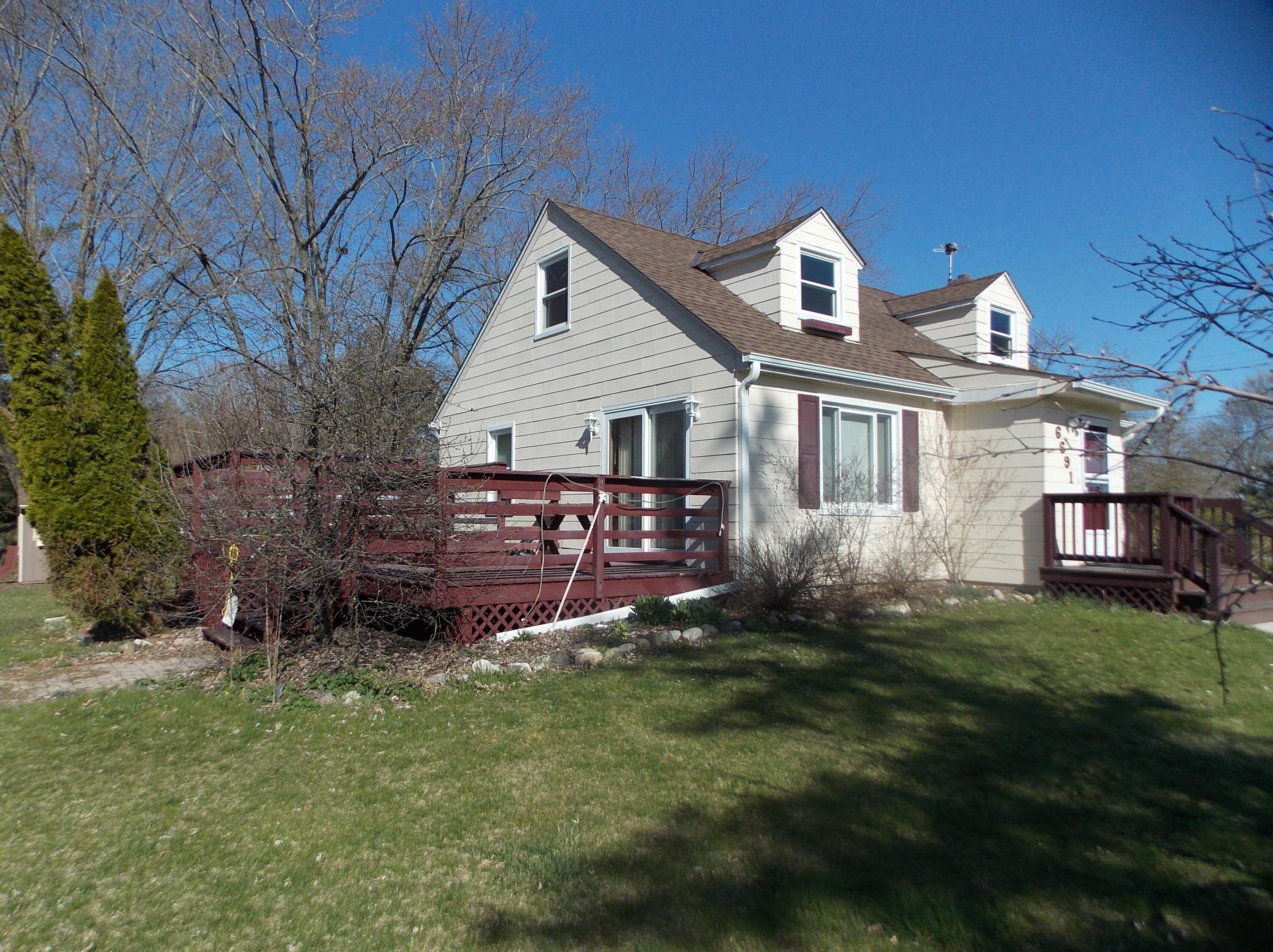6691 Trenton Rd, West Bend, WI 53090-8901