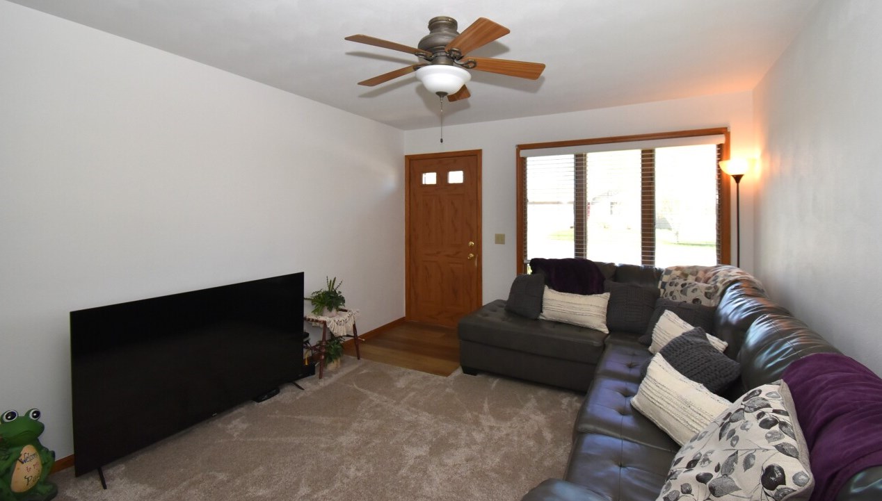 637 6th St, Delavan, WI 53115-2244