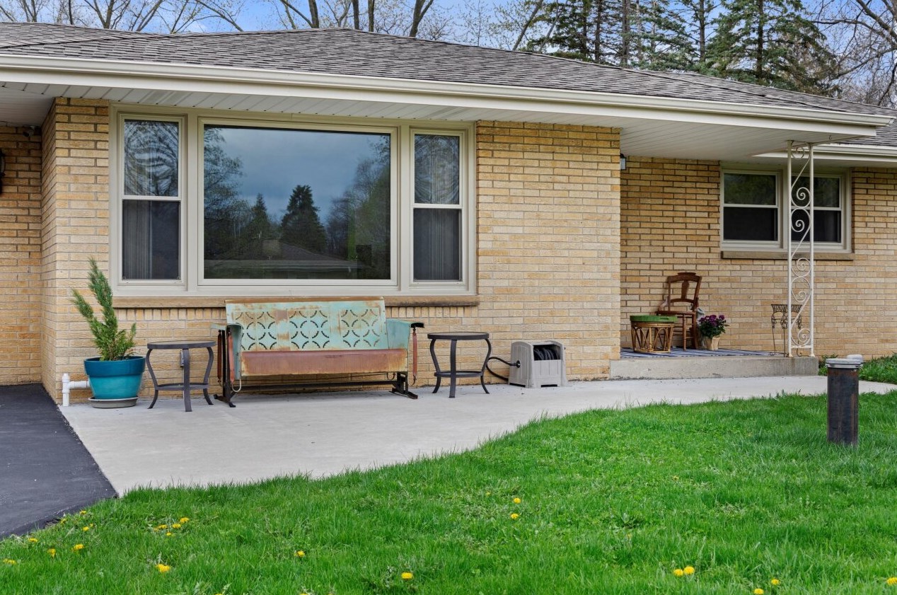 2725 Arbor Dr, Brookfield, WI 53005-3868