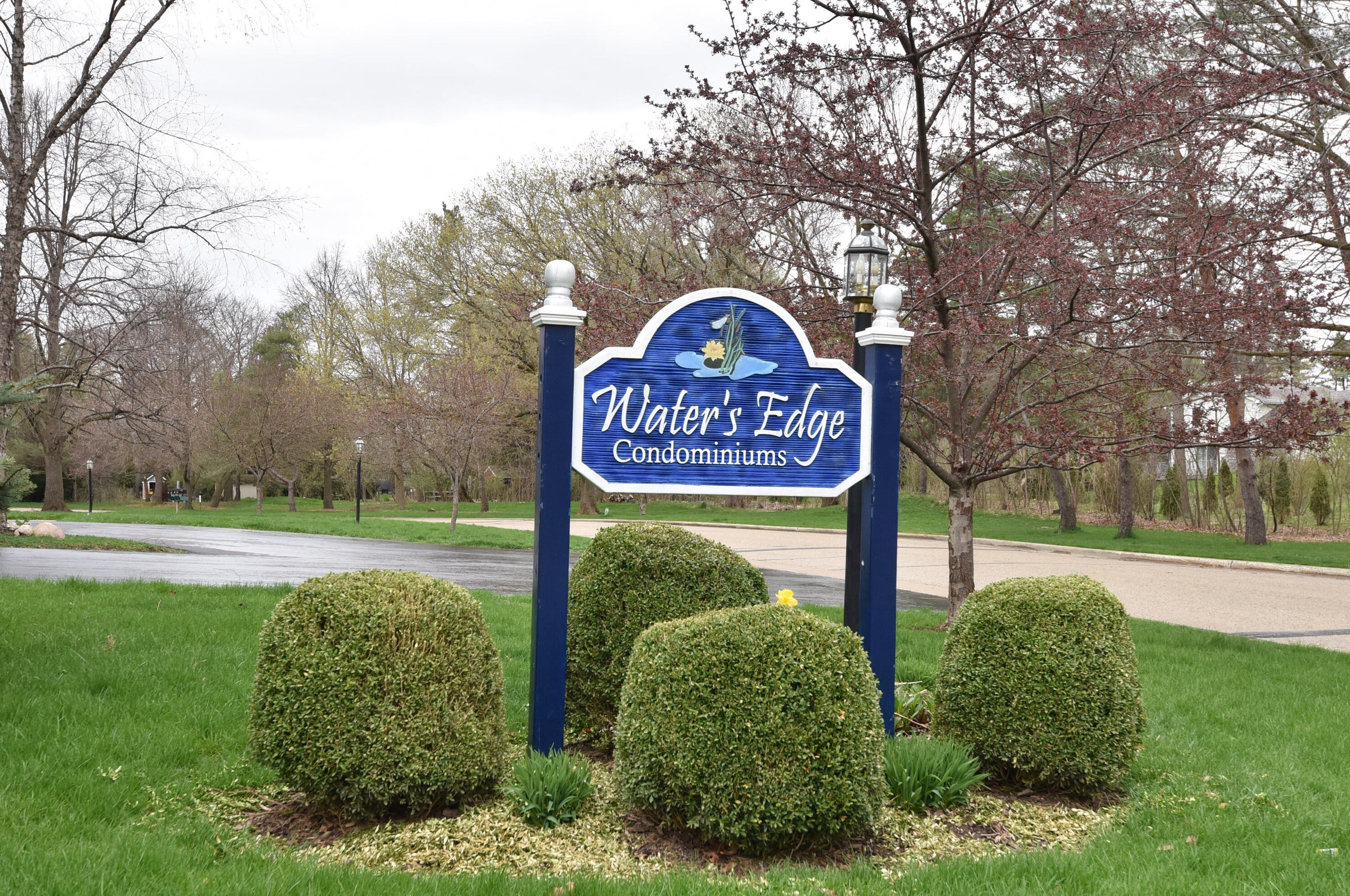 133 Lake Bluff Rd #b, Thiensville, WI 53092