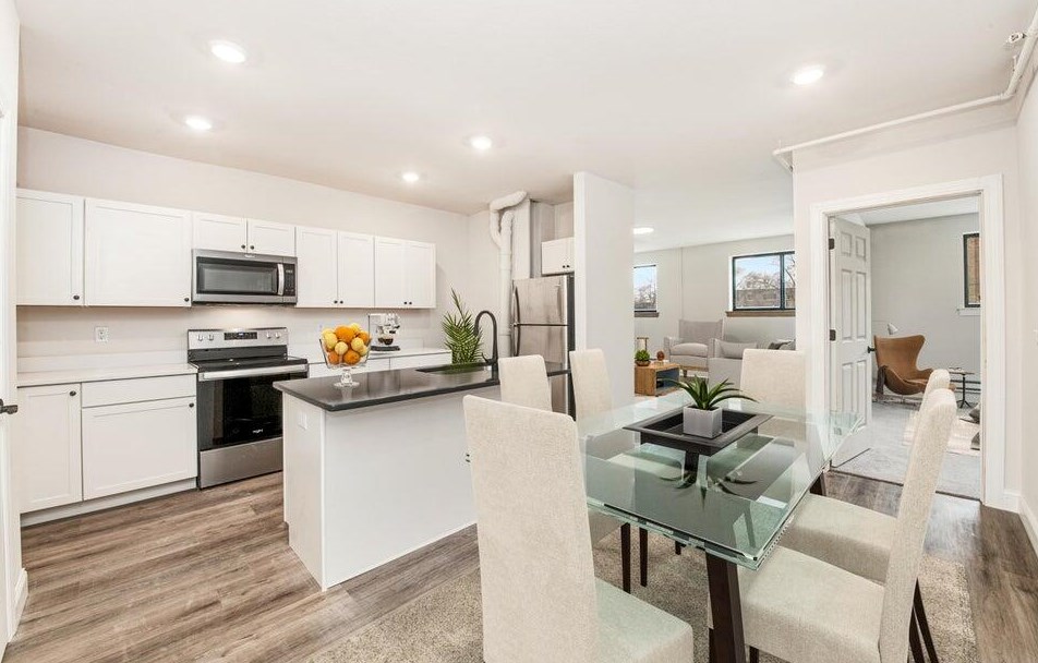 2577 N Downer Ave #201, Milwaukee, WI 53211