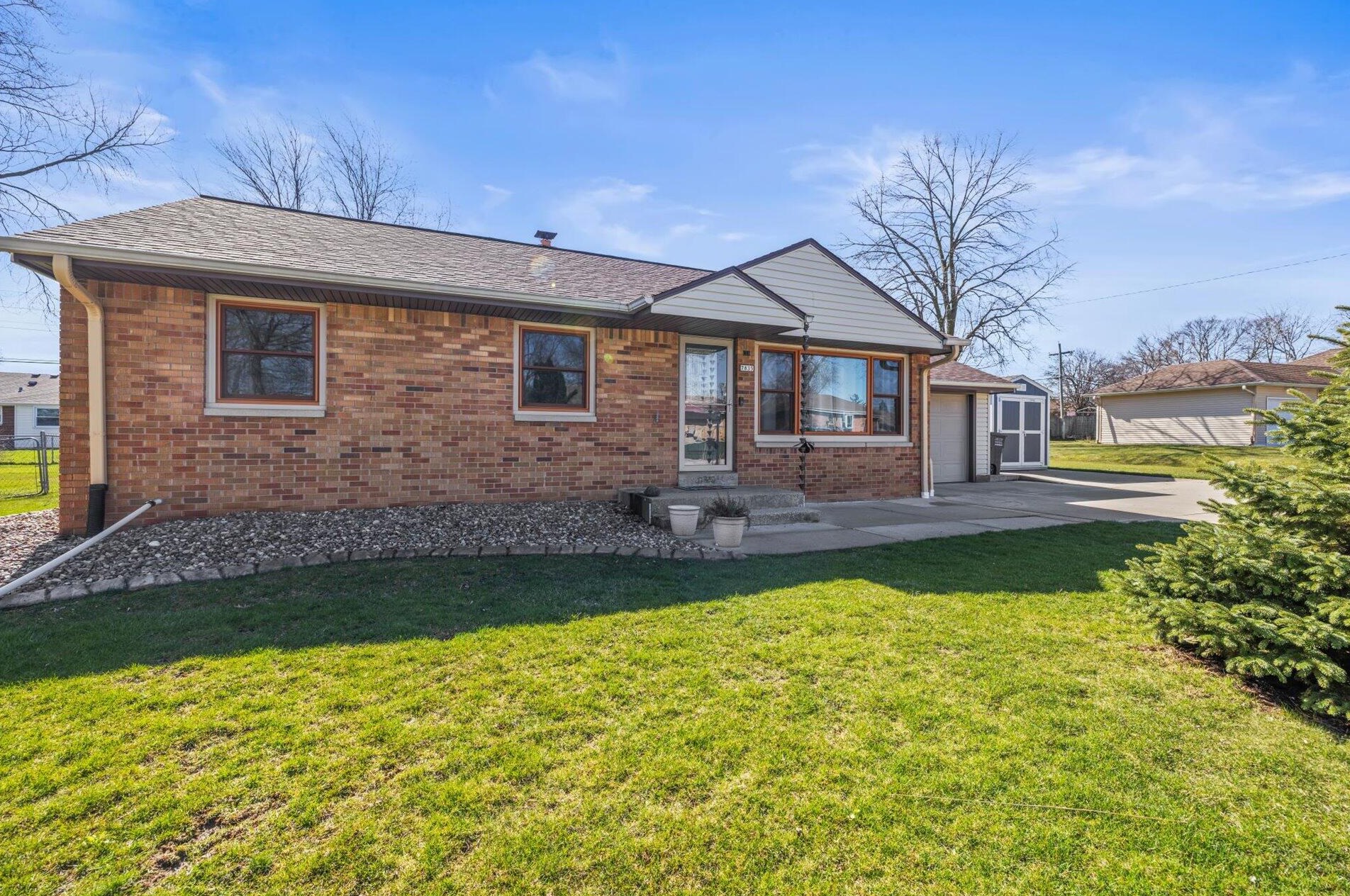 7835 Bottsford Ave, Milwaukee, WI 53220-3325