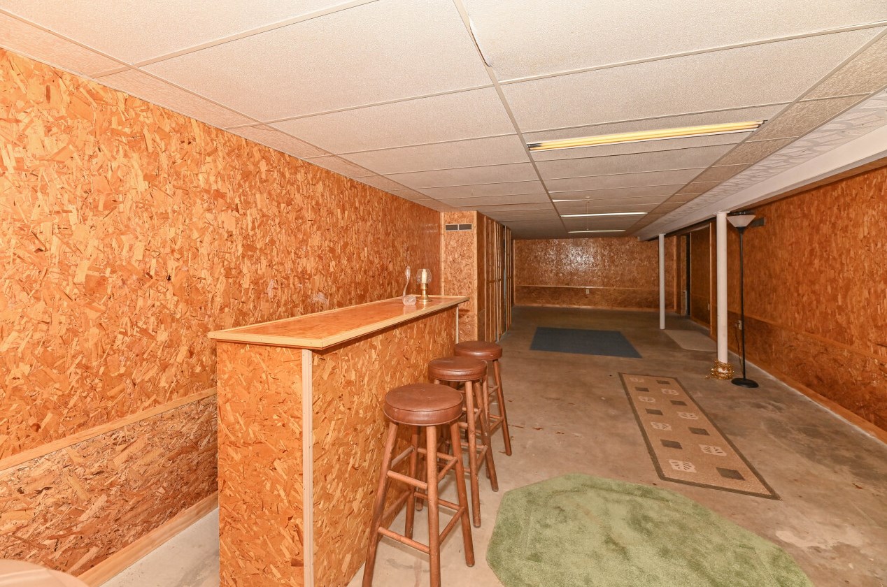 5594 Honey Crk Dr, Milwaukee WI 53221-4014 exterior