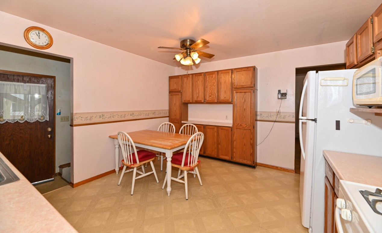 5594 Honey Crk Dr, Milwaukee WI 53221-4014 exterior