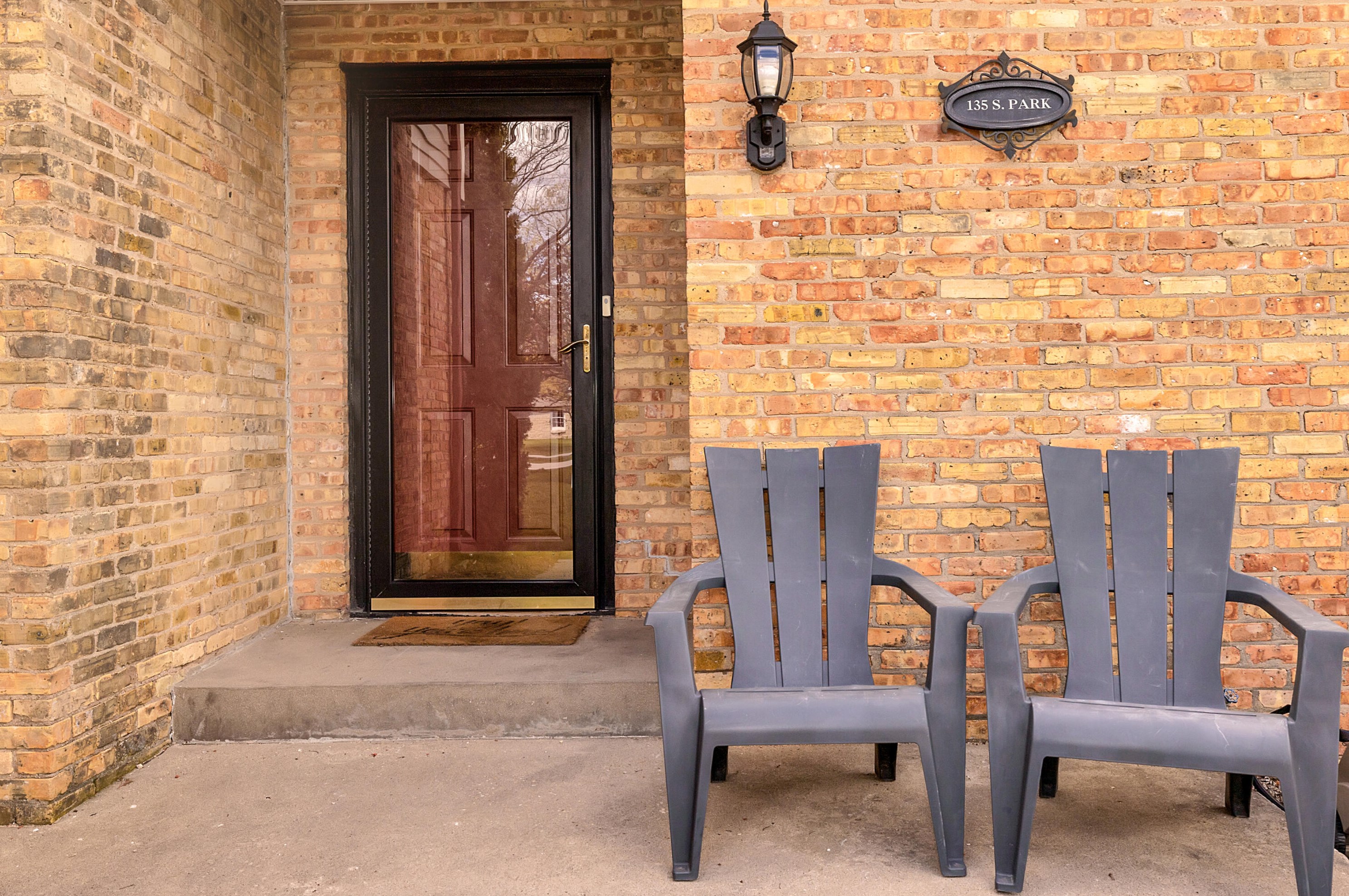 135 Park Blvd, Brookfield, WI 53005-6137