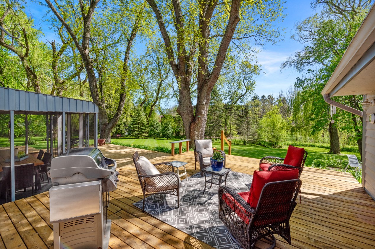 8725 W Poplar Dr, Thiensville, WI 53097