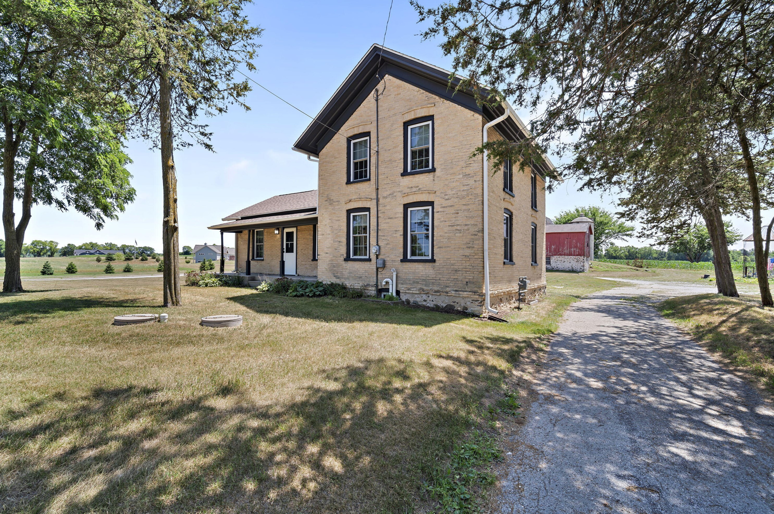 1707 Decorah Rd, West Bend, WI 53095-9501