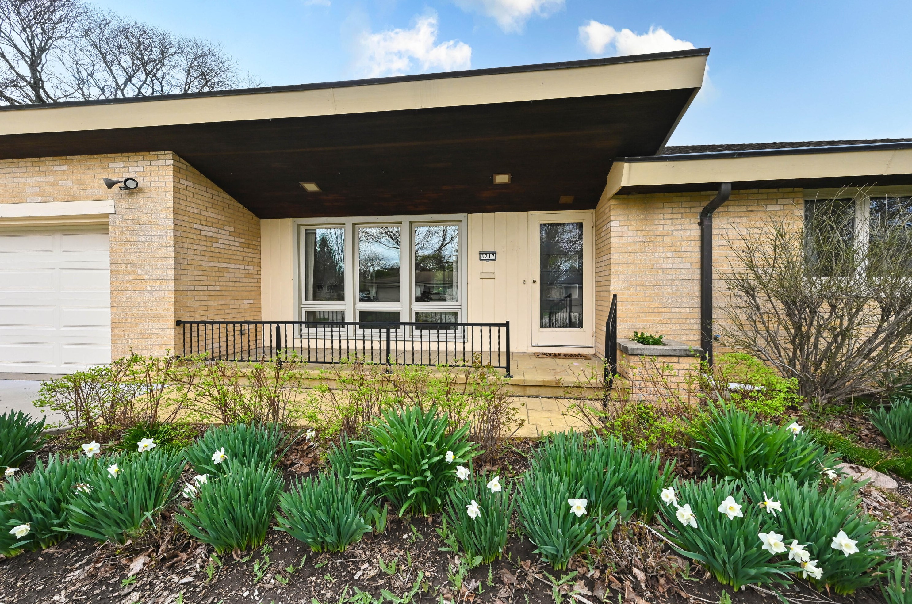 3213 104, Milwaukee WI 53222-3323 exterior