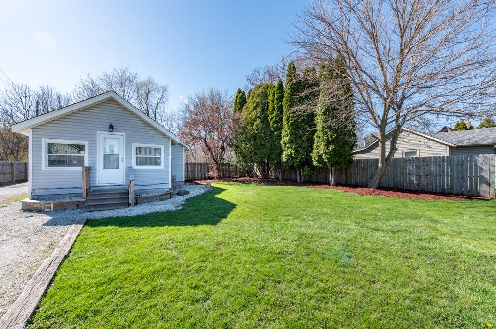 9064 26th Ave, Kenosha, WI 53143
