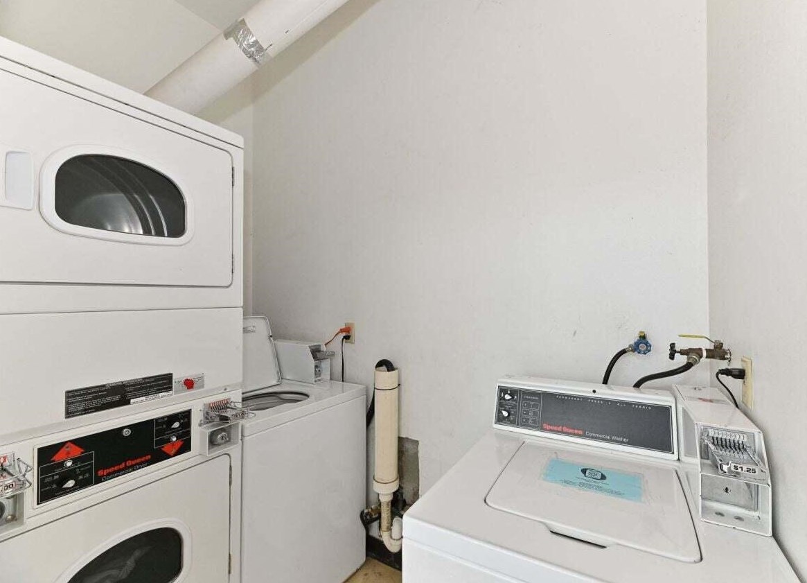 1707 Prospect Ave, Milwaukee WI 53202-1967 exterior