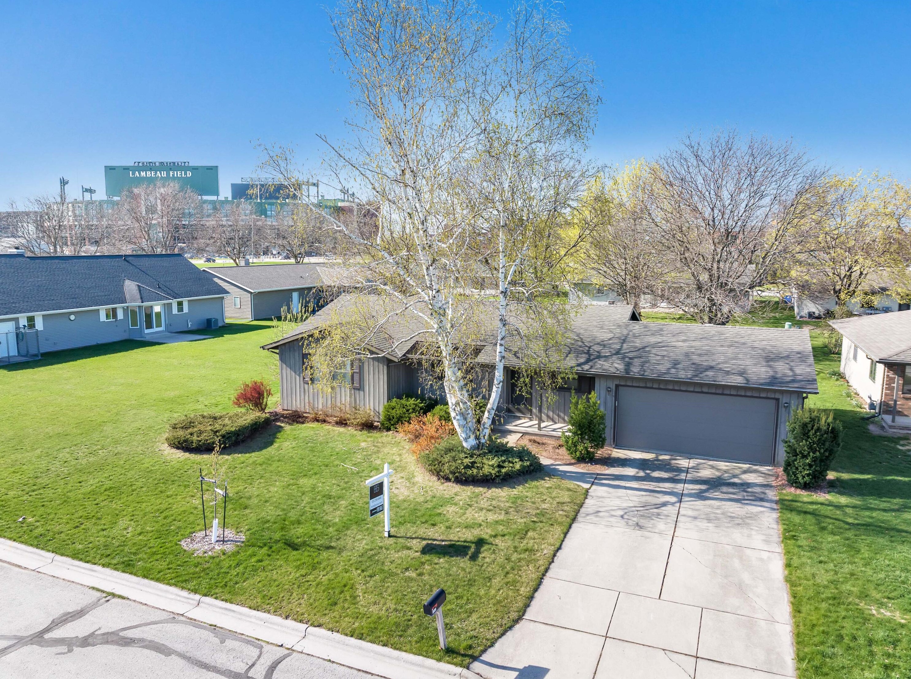 1343 Regal Ave, Green Bay, WI 54304-3860