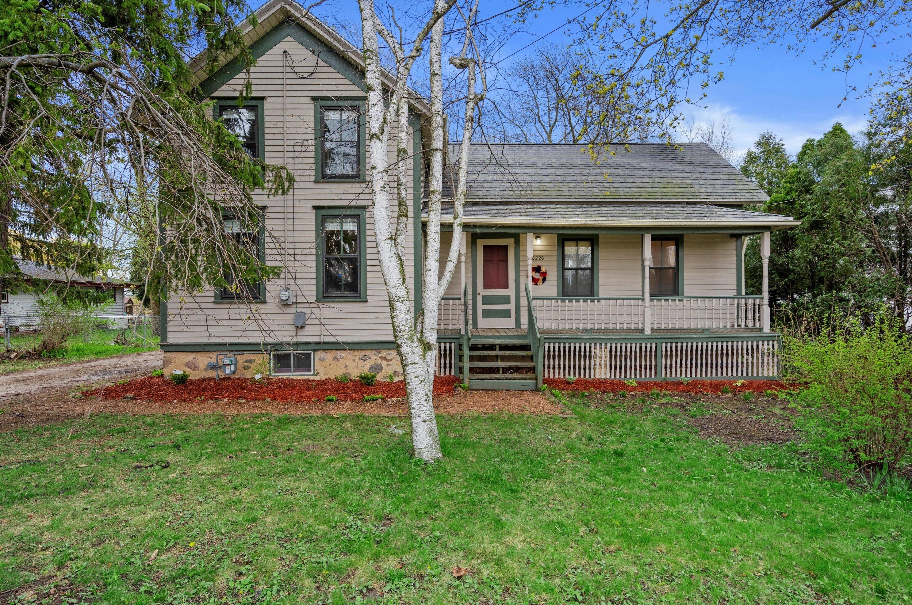 10220 Nicholson Rd, Oak Creek, WI 53154-5816