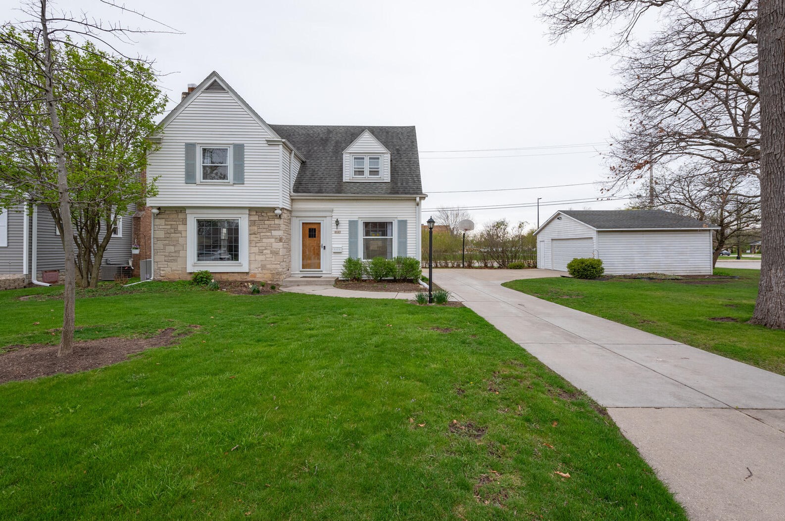 4947 Vollmer Ave, Milwaukee, WI 53219-4552