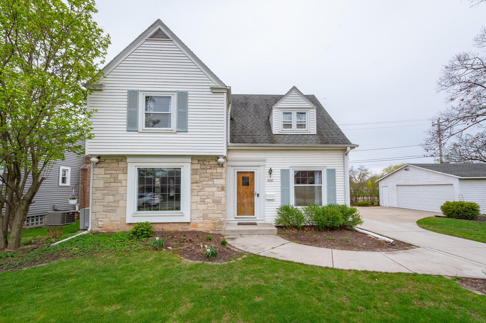 4947 Vollmer Ave, Milwaukee WI 53219-4552 exterior