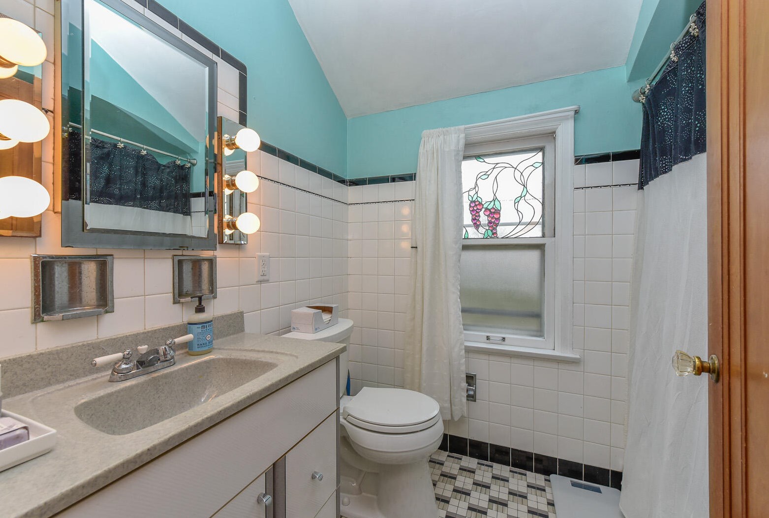 4947 Vollmer Ave, Milwaukee WI 53219-4552 exterior