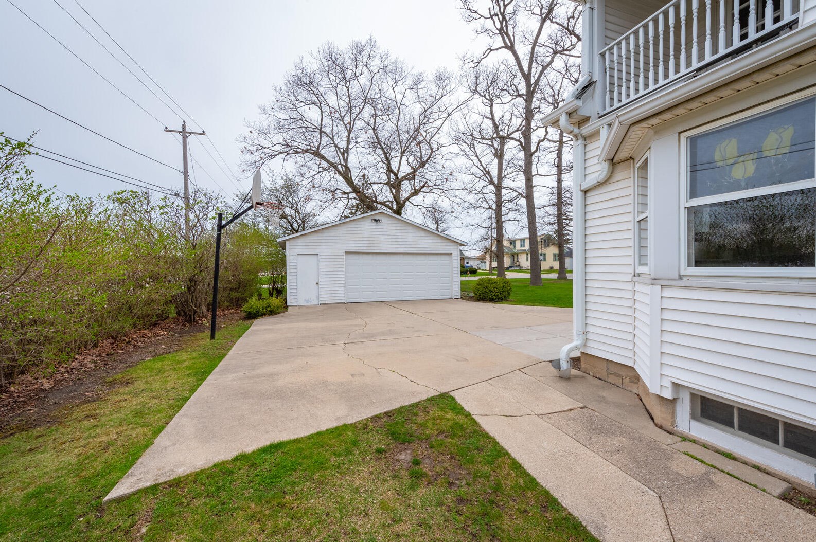 4947 Vollmer Ave, Milwaukee WI 53219-4552 exterior