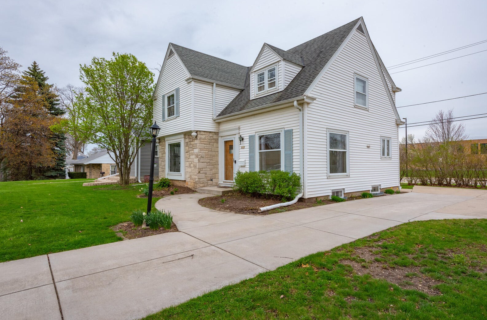 4947 Vollmer Ave, Milwaukee WI 53219-4552 exterior