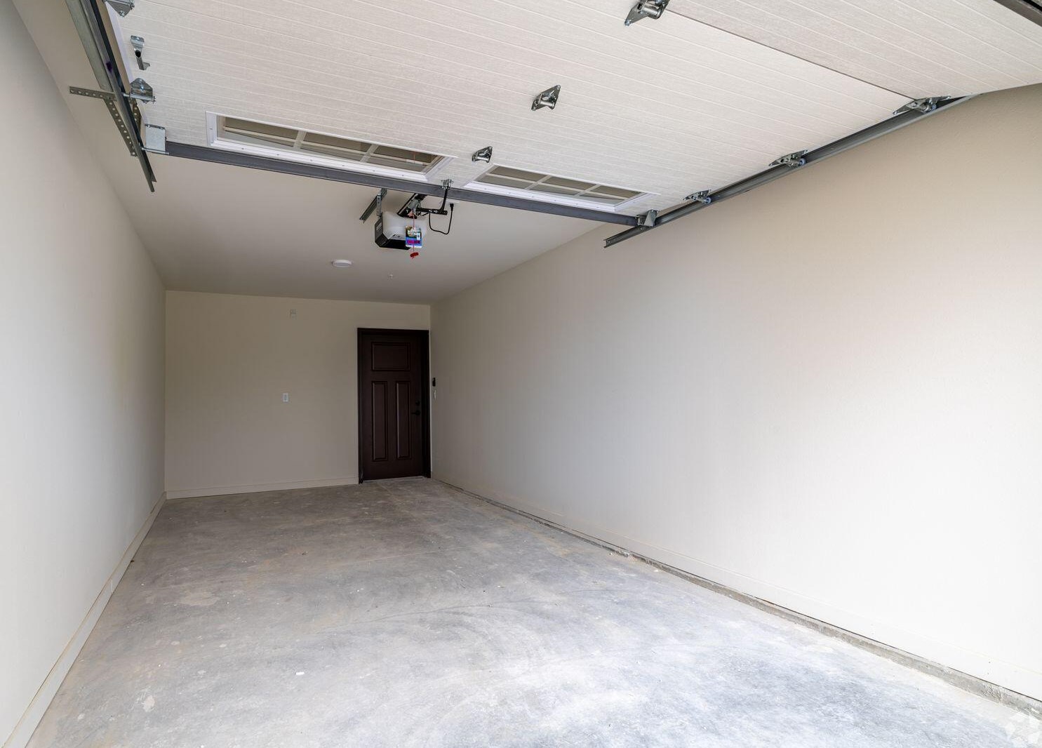 116 Eiche Dr, Slinger WI  53086-9253 exterior