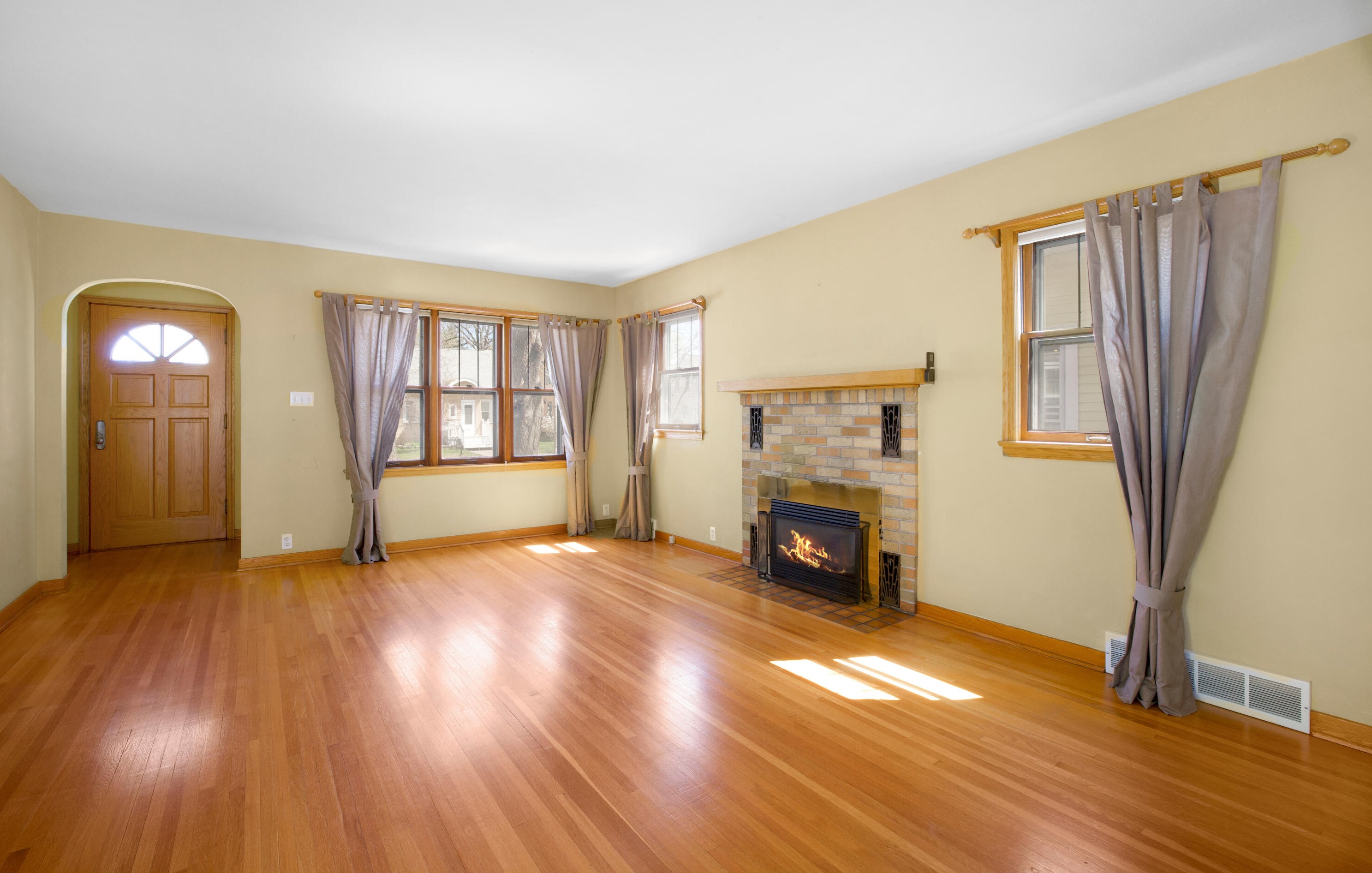 410 22nd St, La Crosse, WI 54601-5016