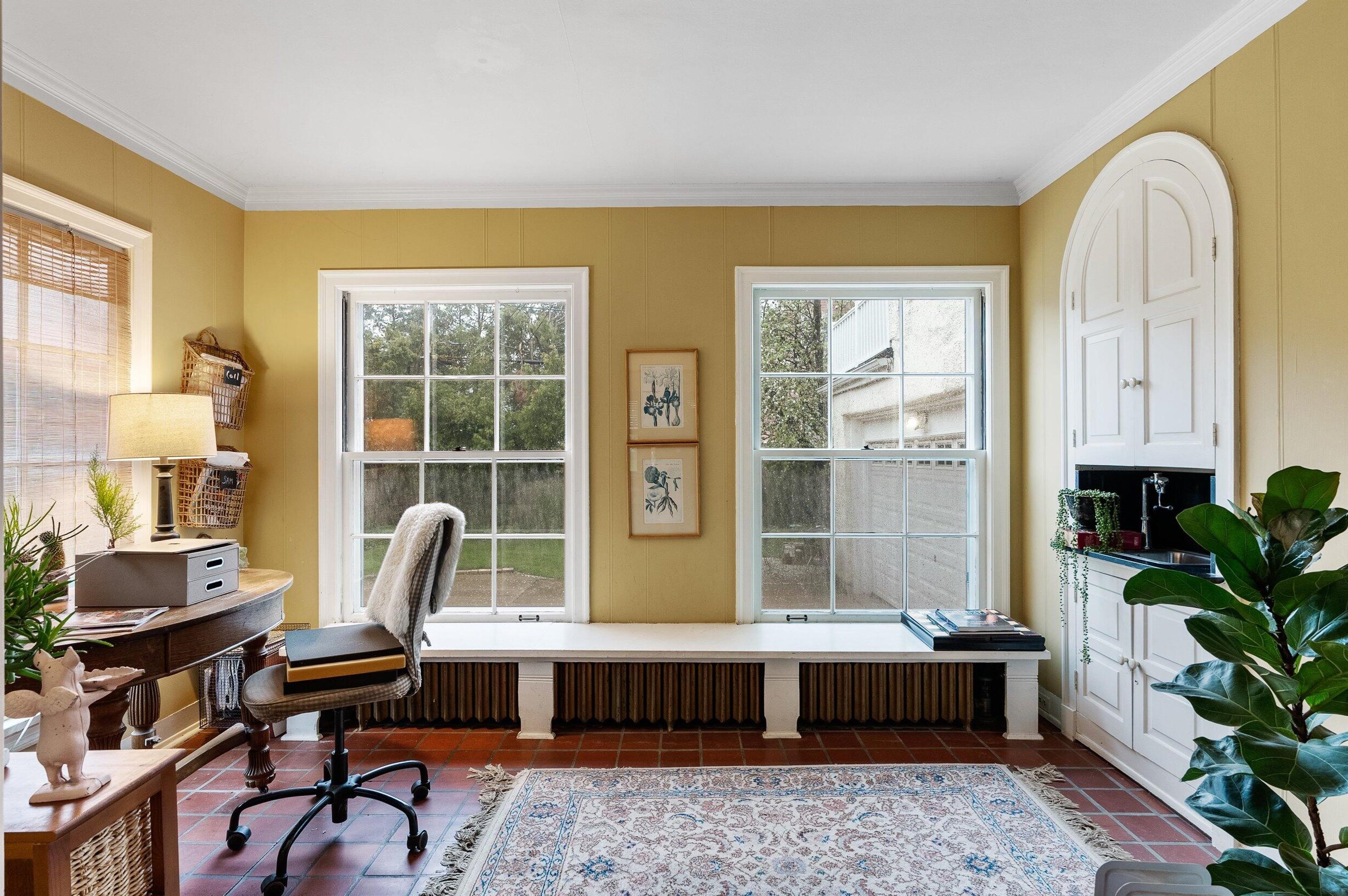 3467 Hackett Ave, Milwaukee WI 53211-2638 exterior