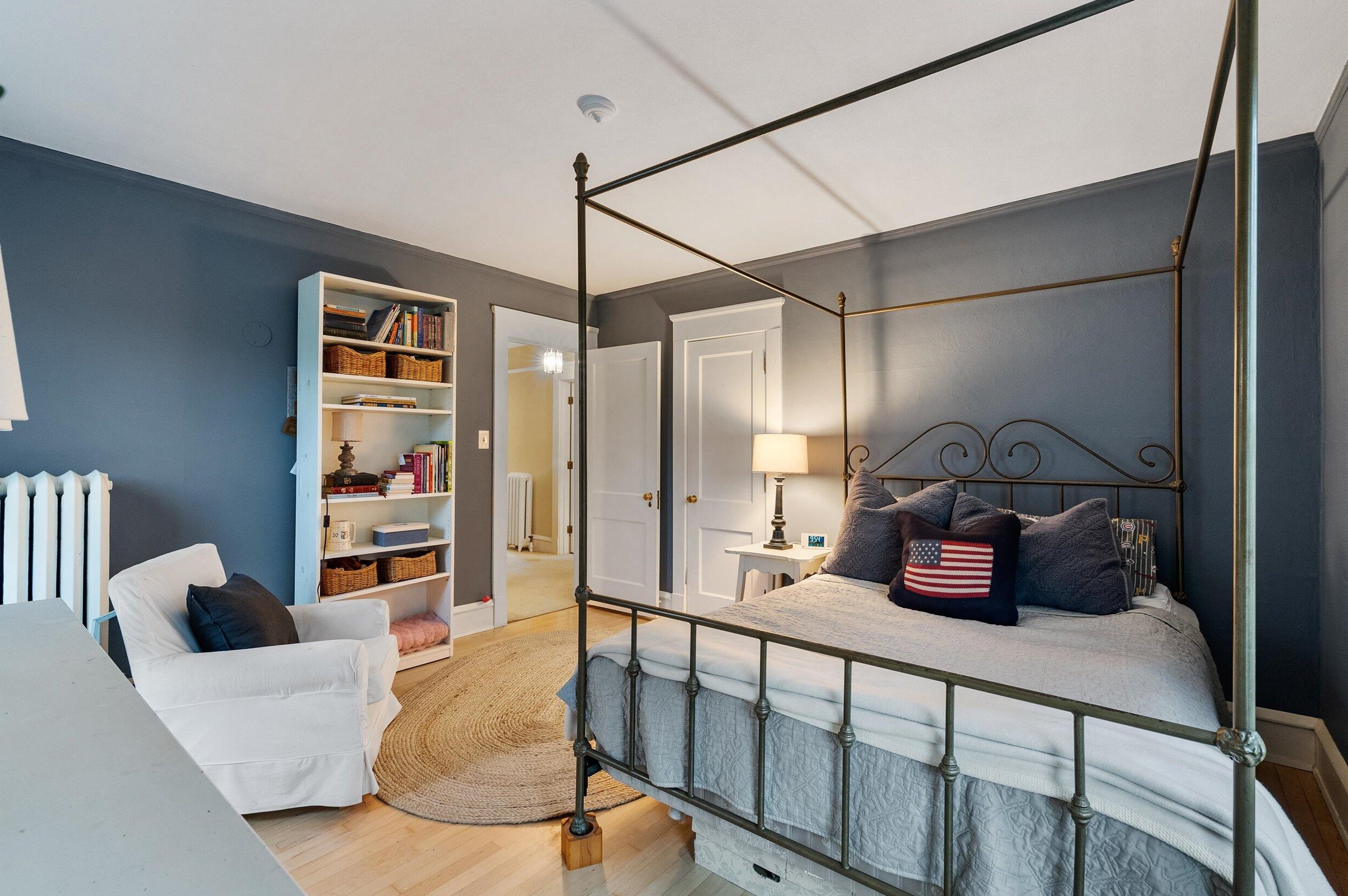 3467 Hackett Ave, Milwaukee WI 53211-2638 exterior