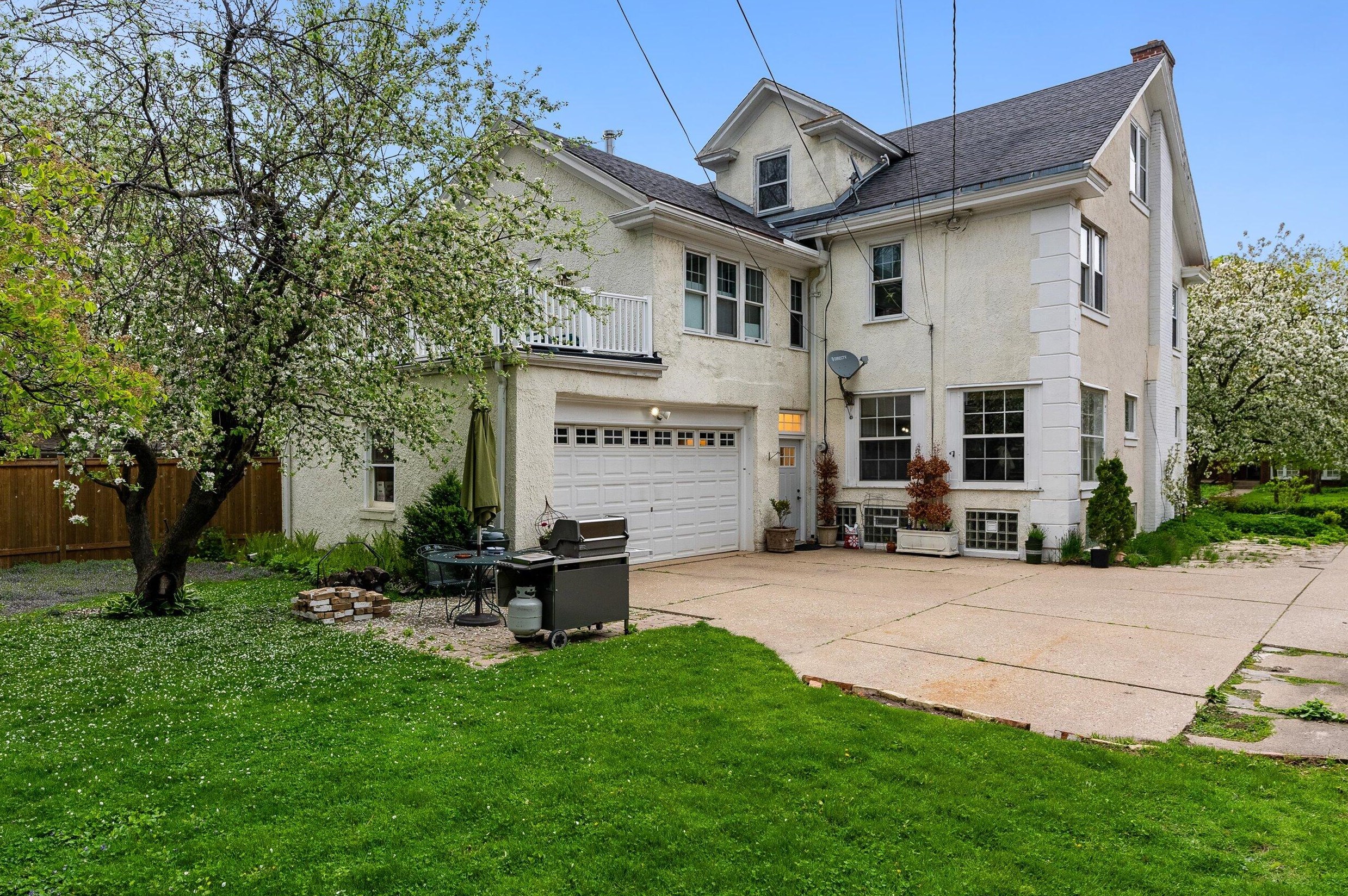 3467 Hackett Ave, Milwaukee WI 53211-2638 exterior