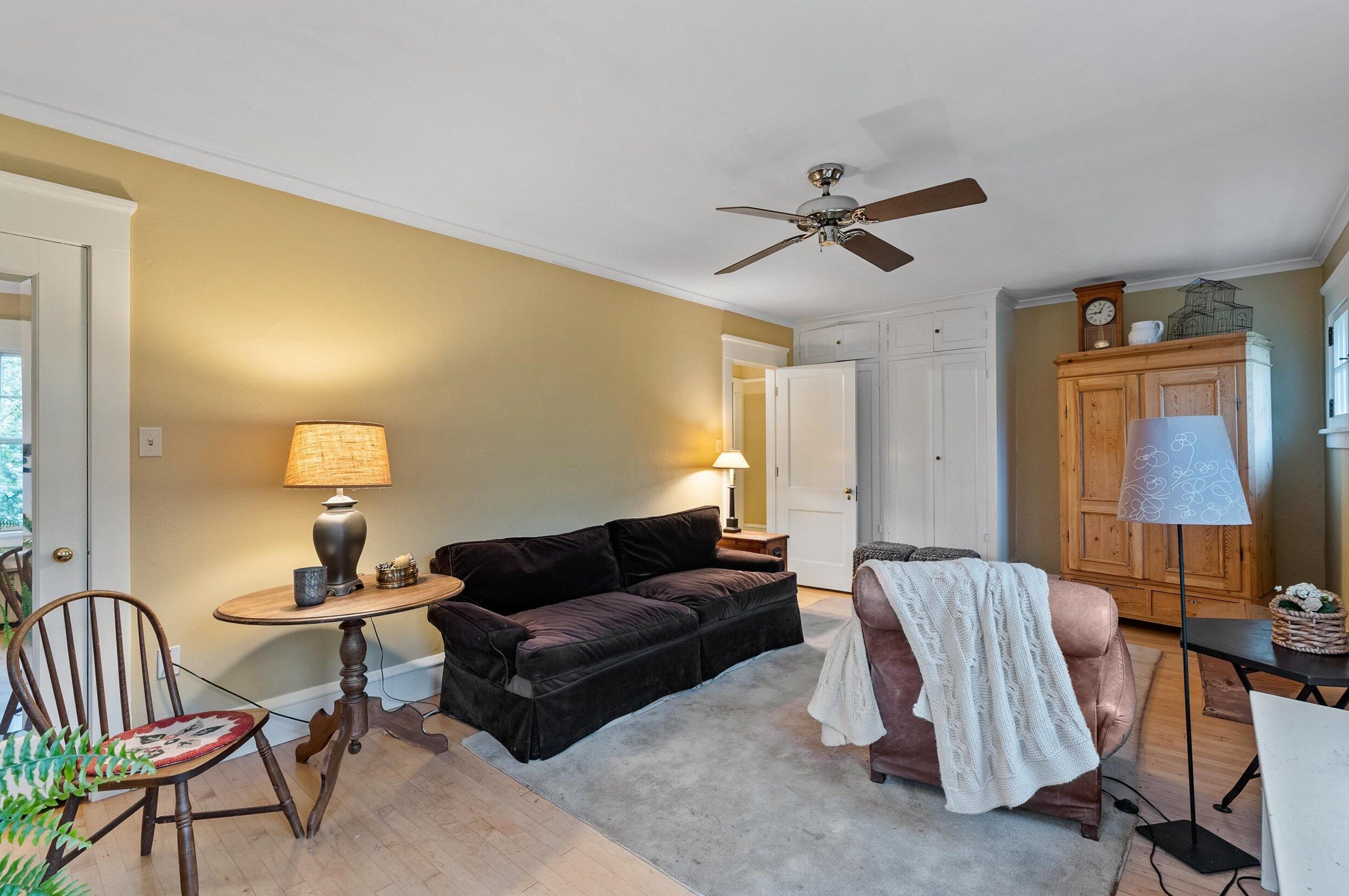 3467 Hackett Ave, Milwaukee WI 53211-2638 exterior