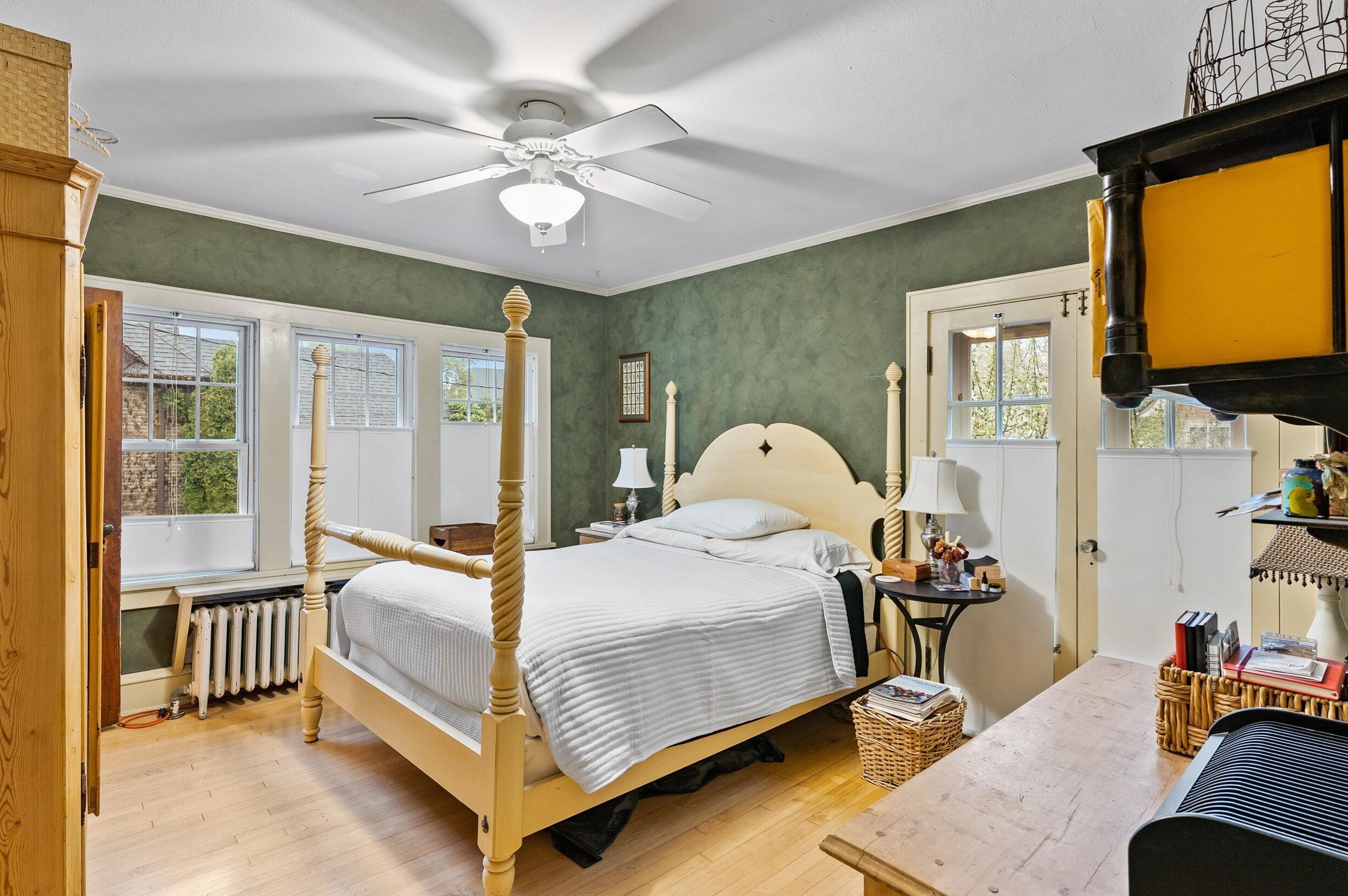 3467 Hackett Ave, Milwaukee WI 53211-2638 exterior