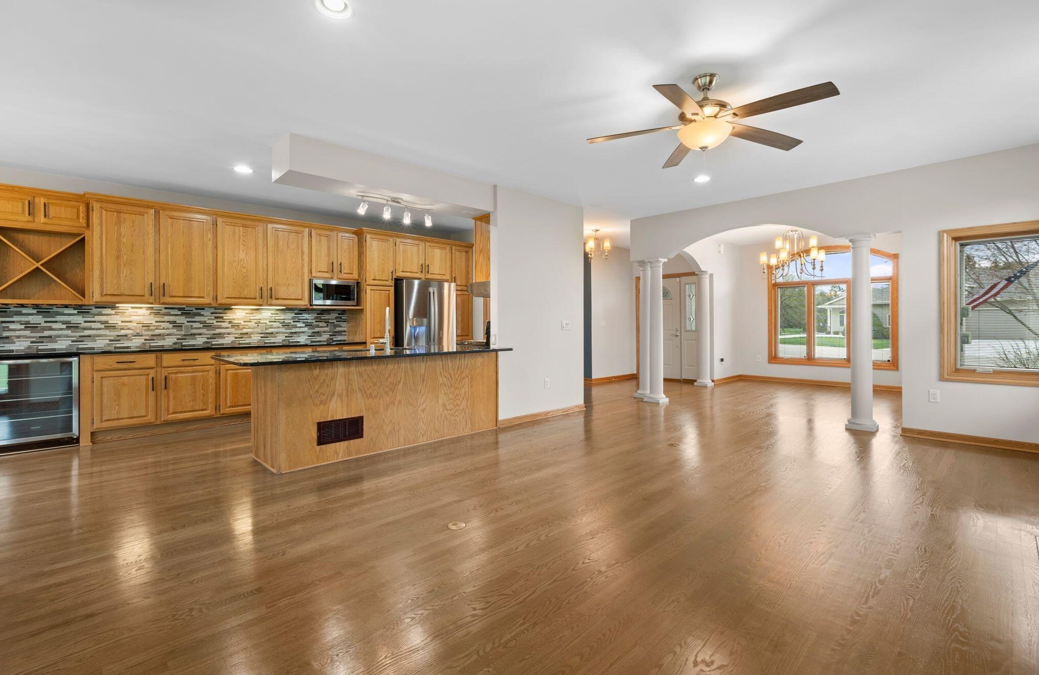 1476 Fairways Cir, Oconomowoc, WI 53066