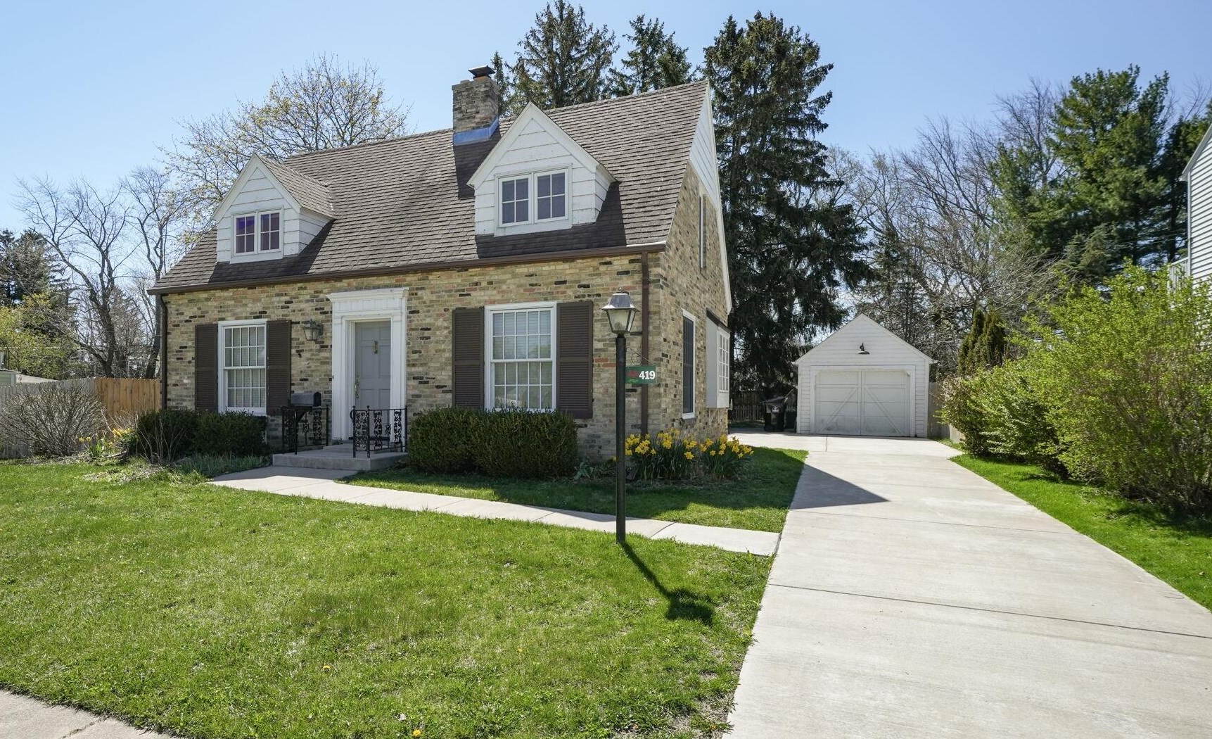 419 Shoreland Dr, Racine, WI 53402-3829