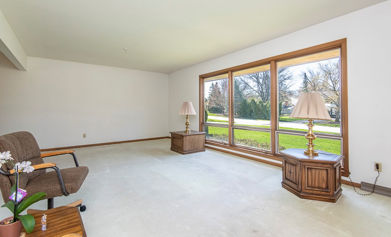 18240 Chevy Chase St, Brookfield, WI 53045