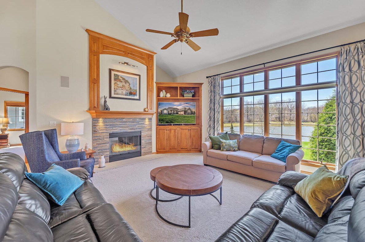 8979 S Bluestem Ct, Hales Corners, WI 53132