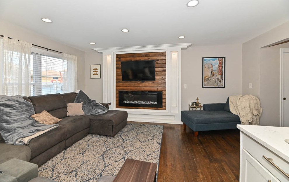 1004 La Salle Ave, Milwaukee, WI 53209-4512