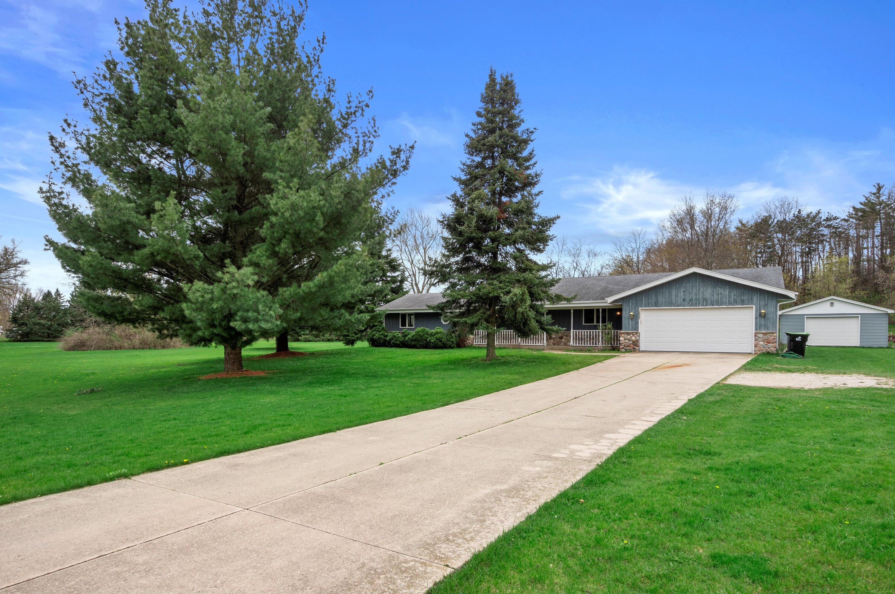 8710 Caldwell Rd, Mukwonago, WI 53149-8920