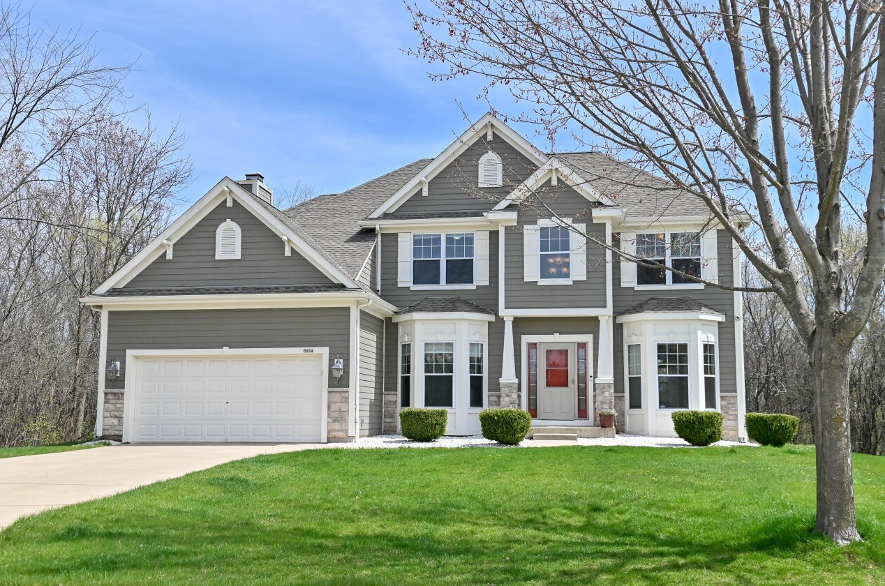 6934 Carmel Dr, Hales Corners, WI 53132