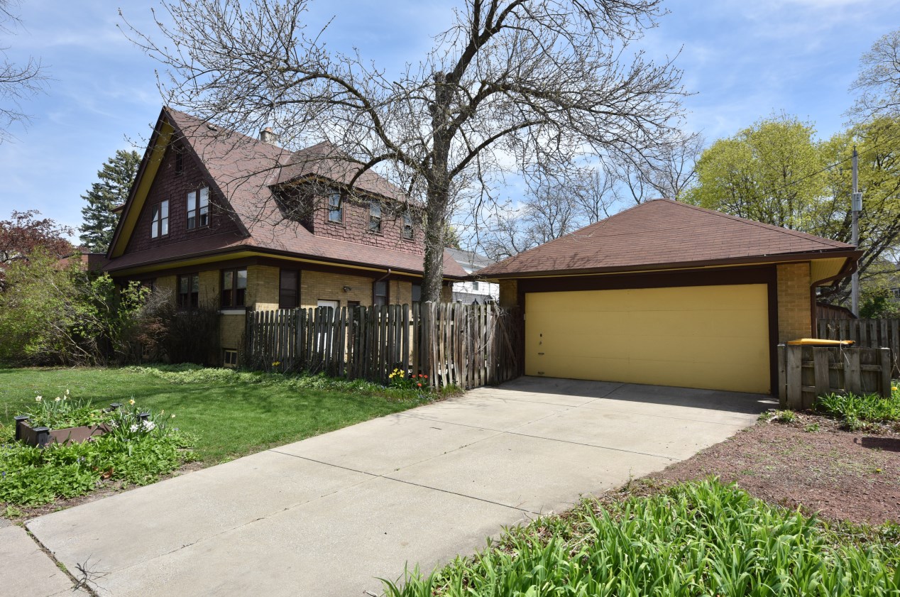 6935 W Wisconsin Ave, Milwaukee, WI 53213