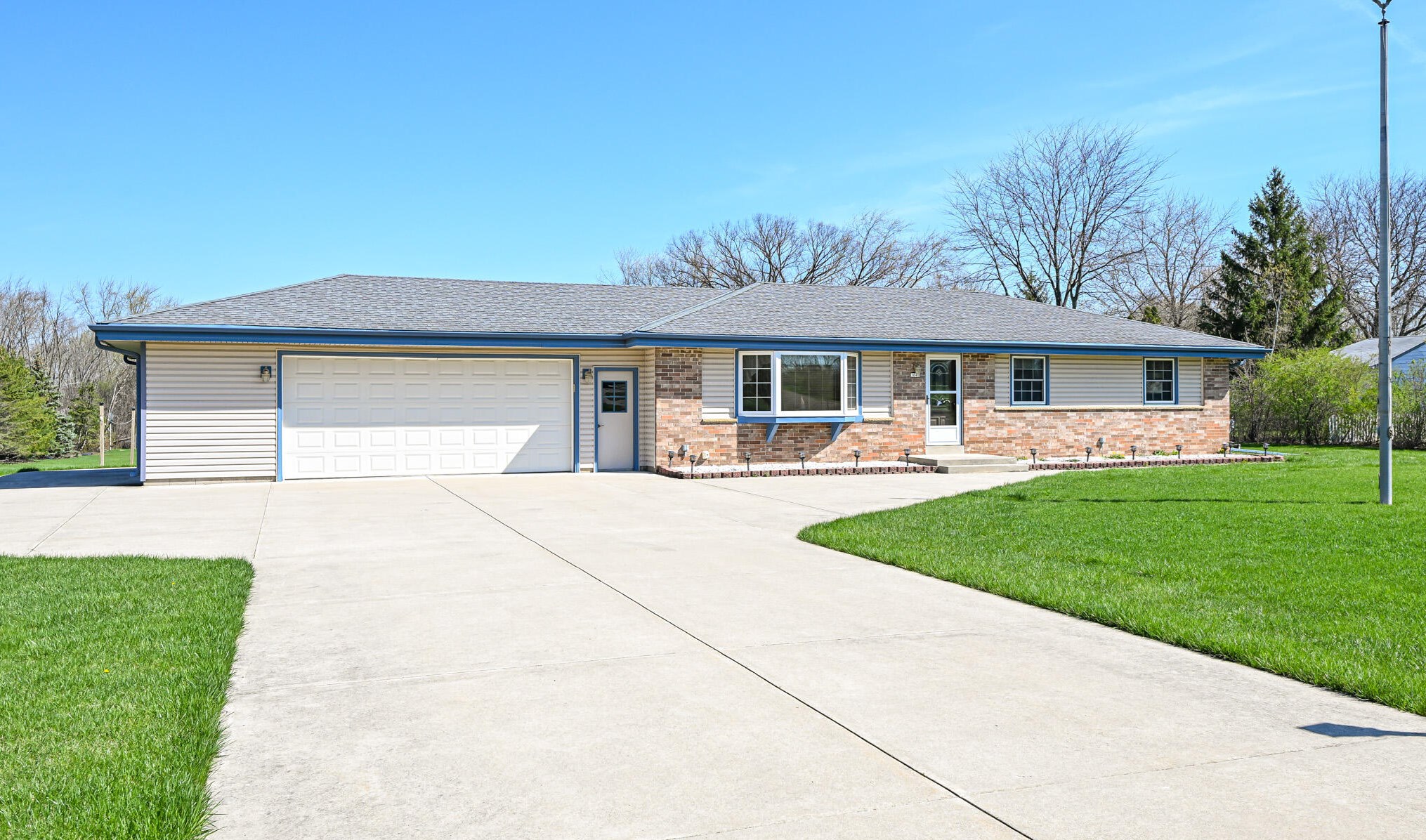 3040 Forest Hill Ave, Hales Corners, WI 53132-9303